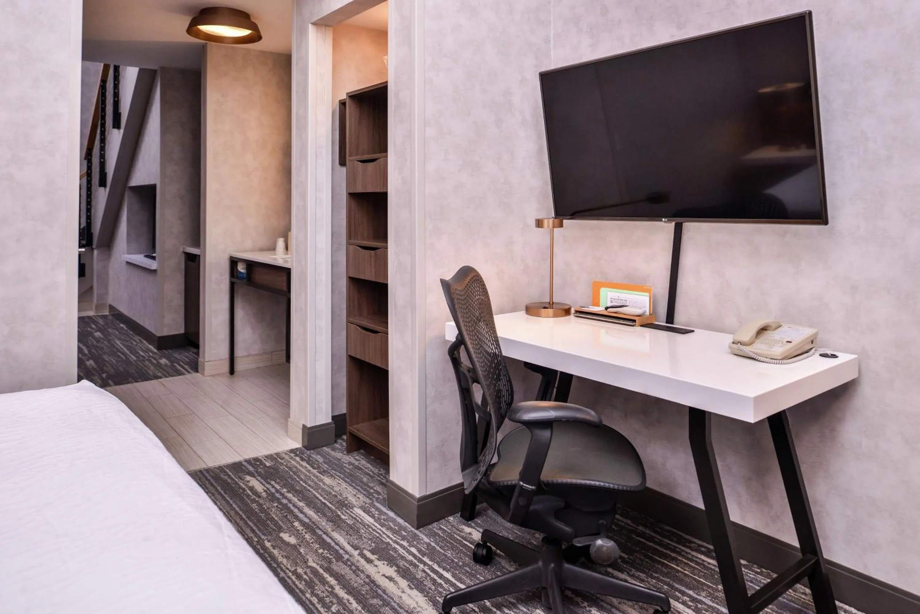 Bedroom, Bed in Hilton Garden Inn Bend