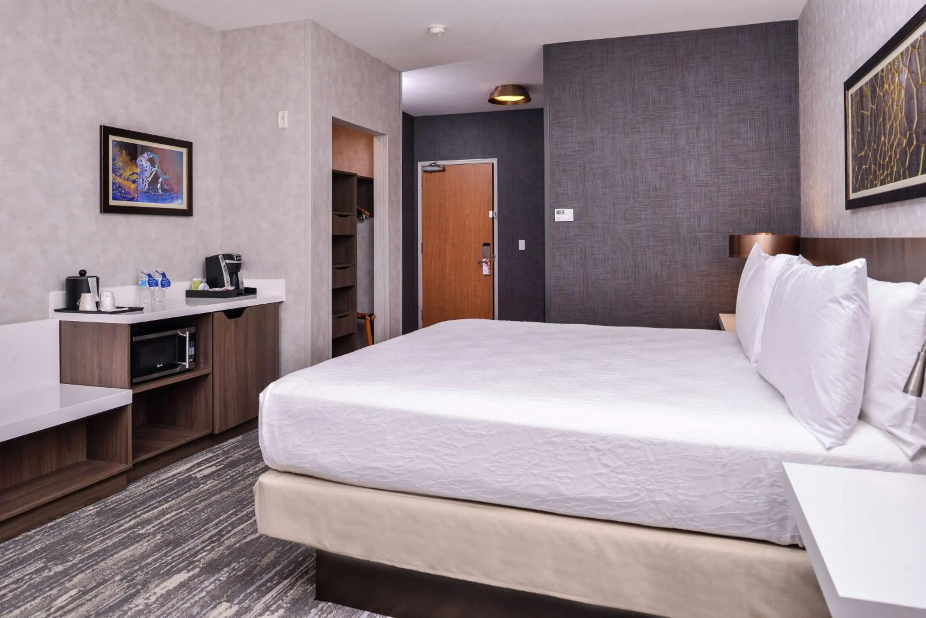 Bedroom, Bed in Hilton Garden Inn Bend