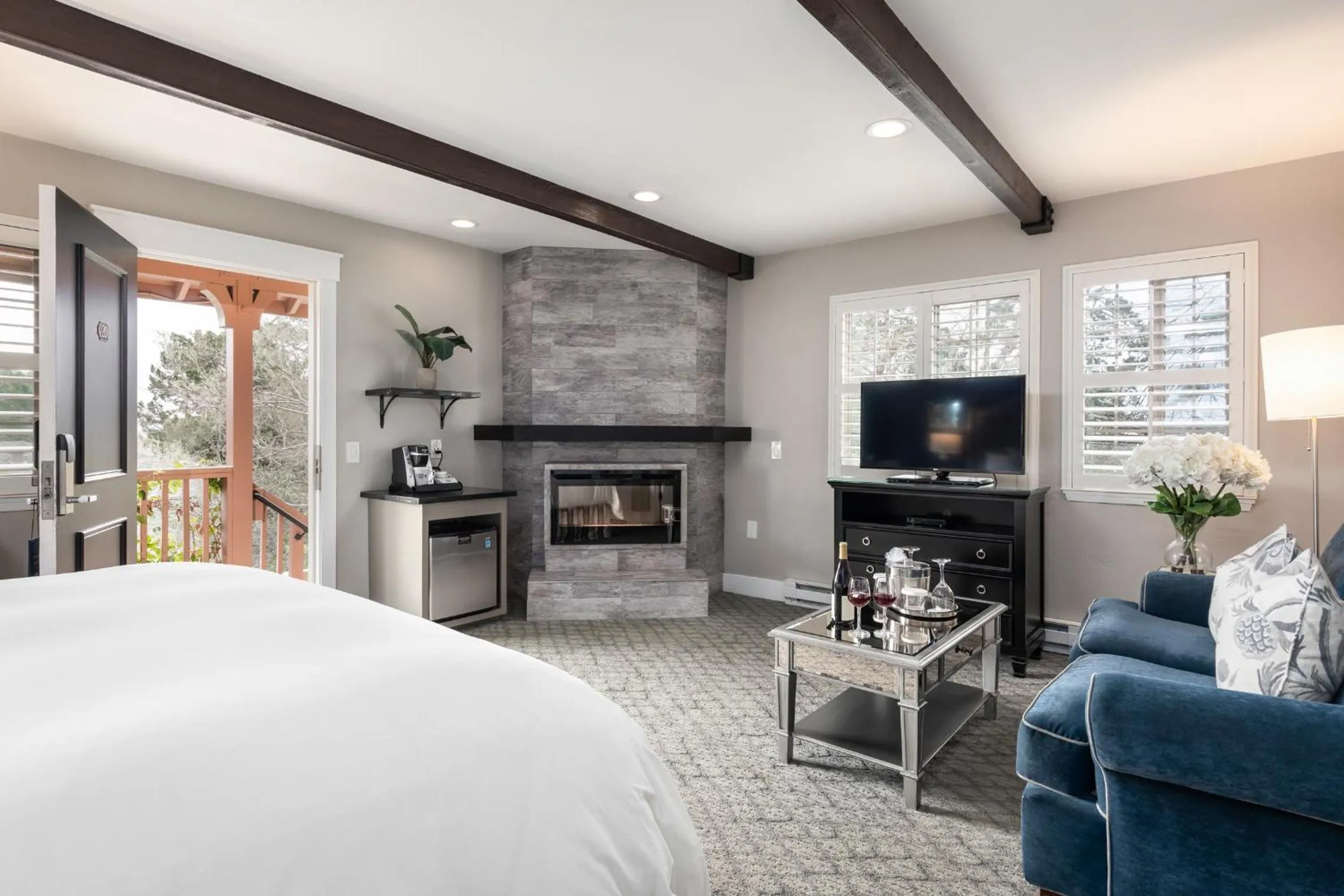 Bed in Candle Light Inn