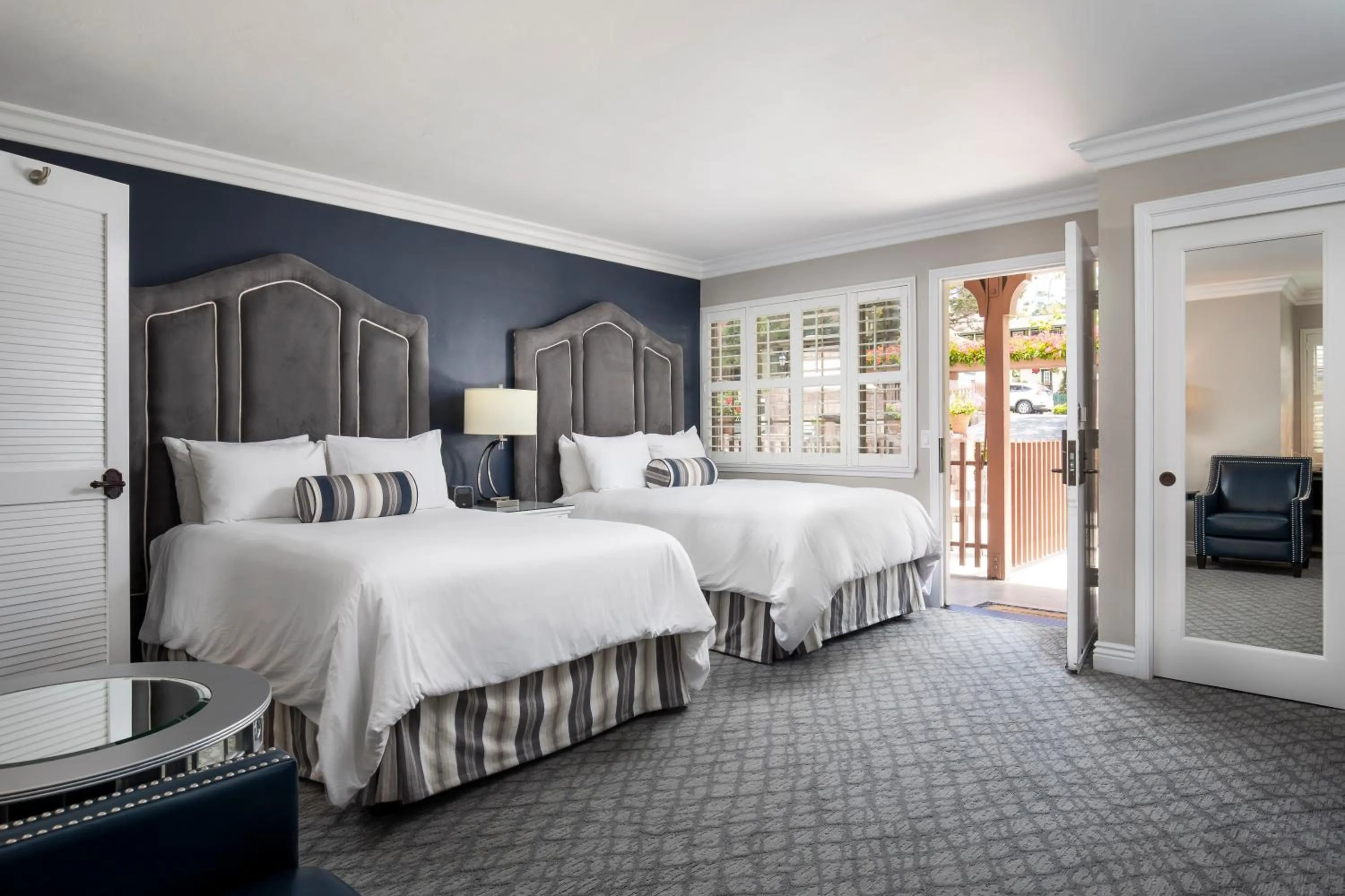 Photo of the whole room, Bed in Candle Light Inn