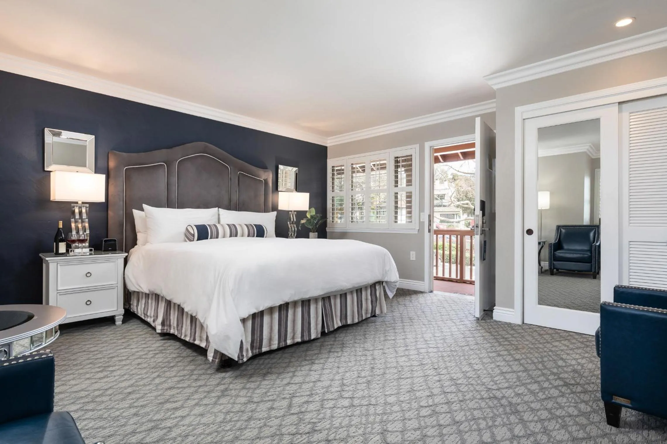 Bedroom, Bed in Candle Light Inn