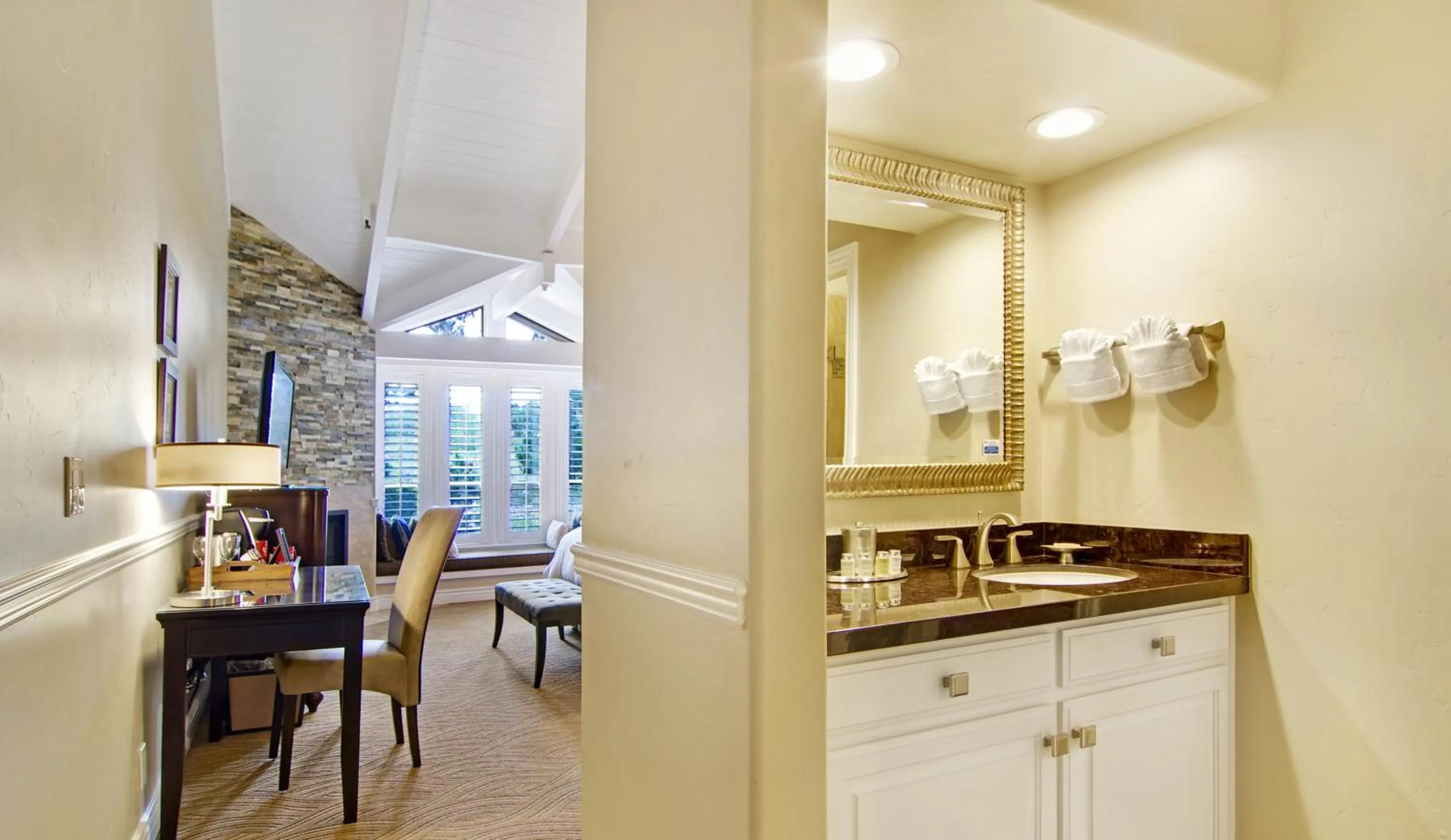 Bathroom in Carriage House Inn