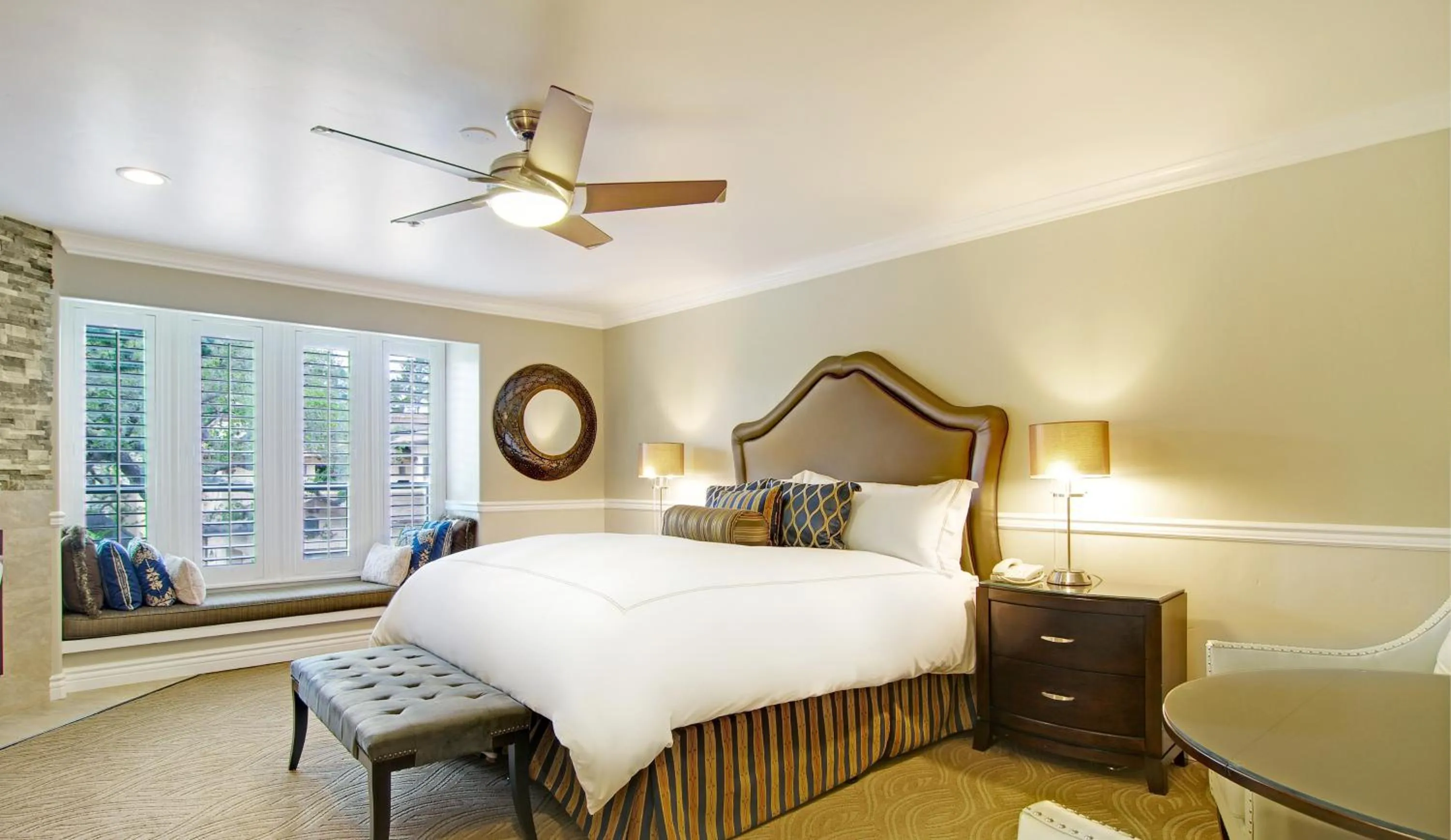 Bedroom, Bed in Carriage House Inn