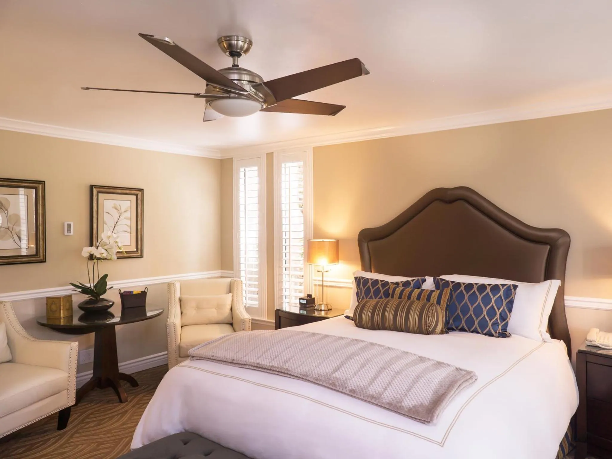 Day, Bed in Carriage House Inn