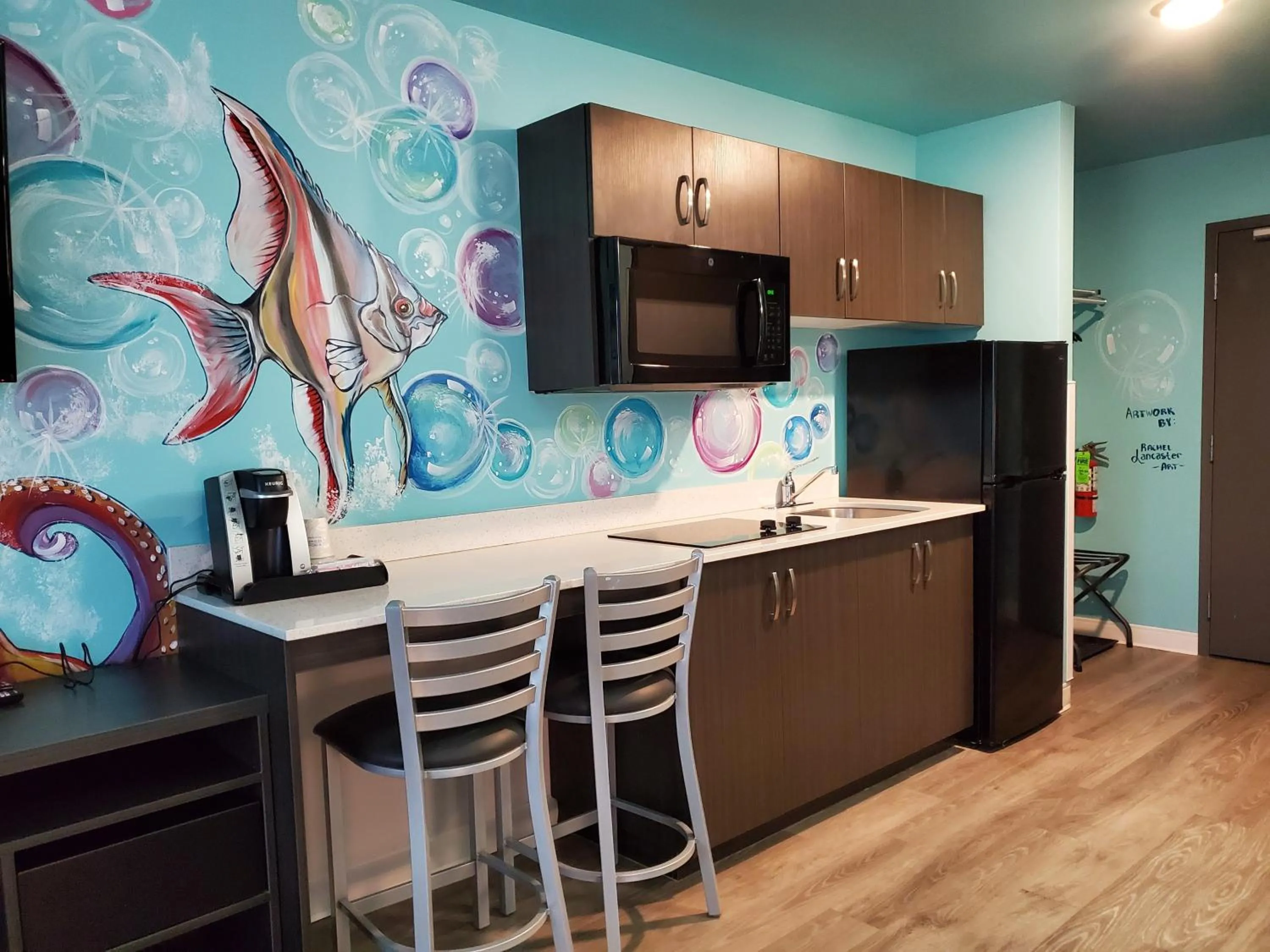 Kitchen or kitchenette in Super 8 by Wyndham Winnipeg East MB