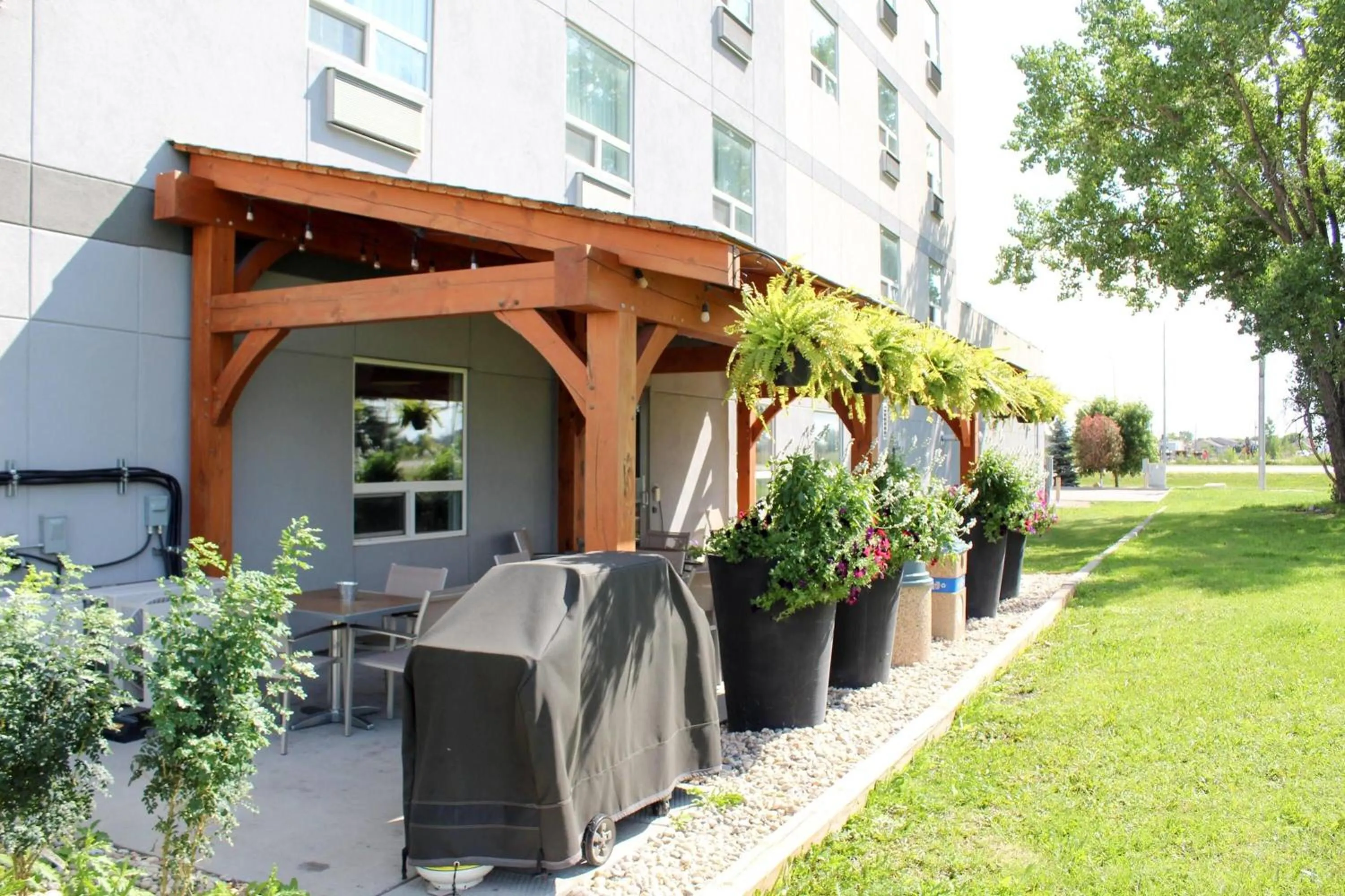 BBQ facilities in Super 8 by Wyndham Winnipeg East MB