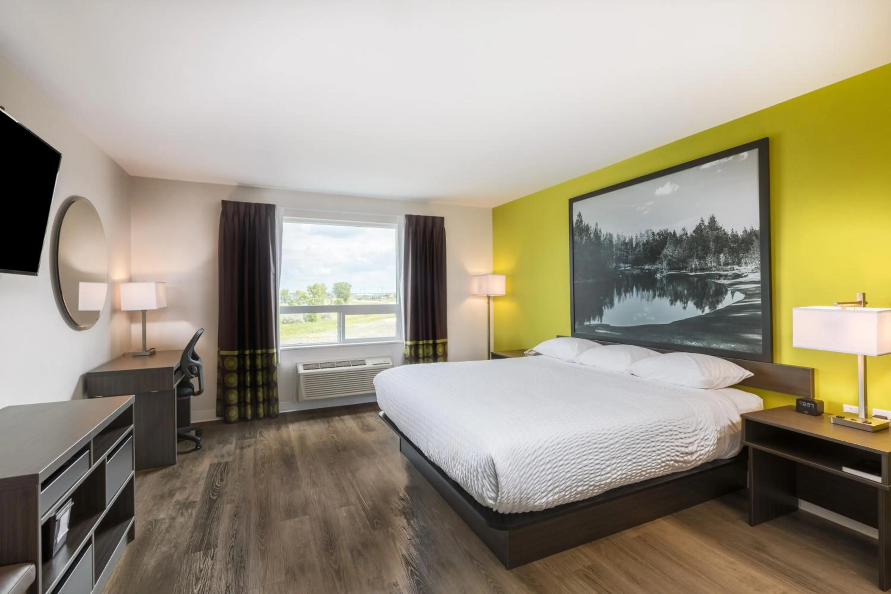 Photo of the whole room, Bed in Super 8 by Wyndham Winnipeg East MB