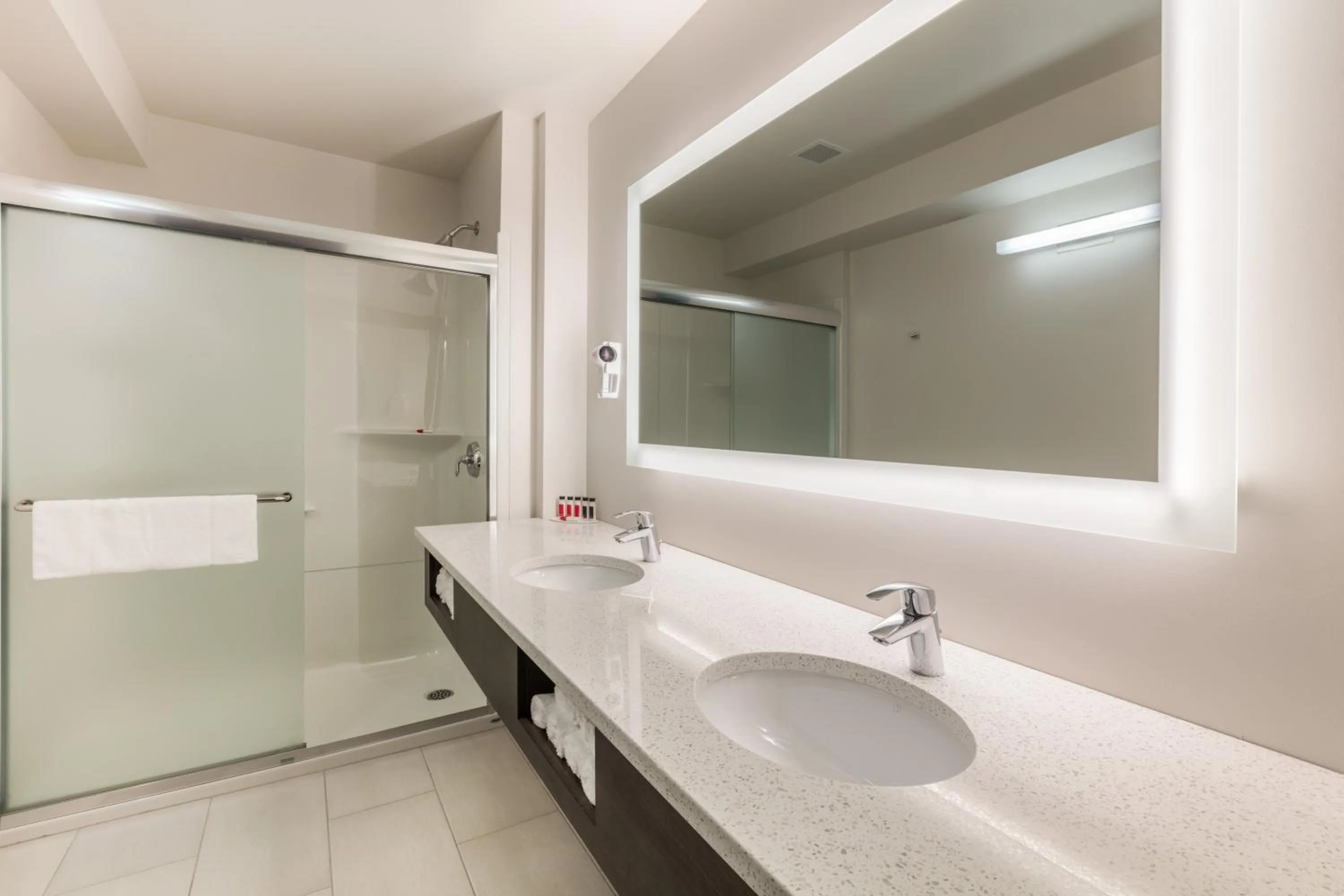 Bath in Super 8 by Wyndham Winnipeg East MB