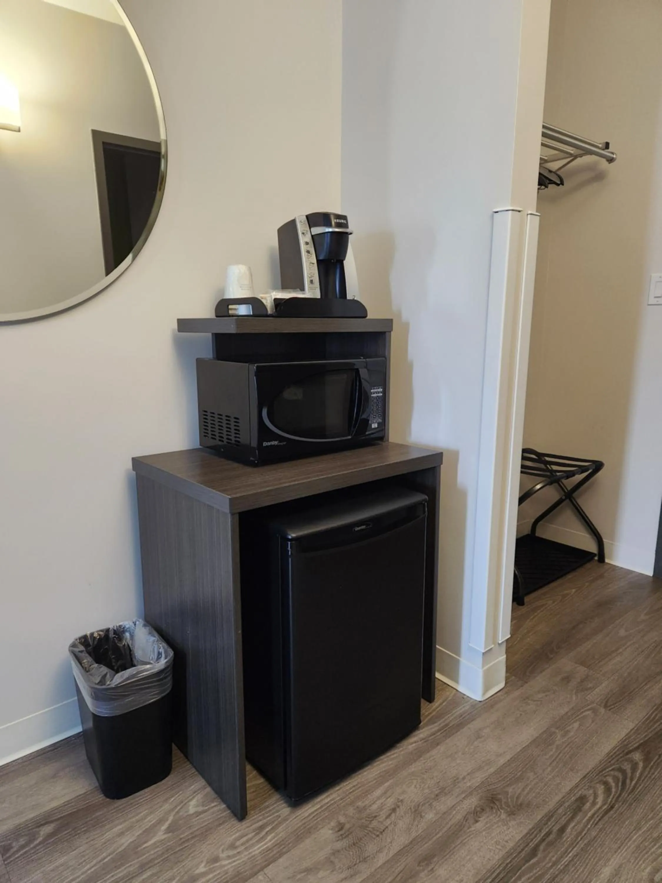 Coffee/tea facilities in Super 8 by Wyndham Winnipeg East MB