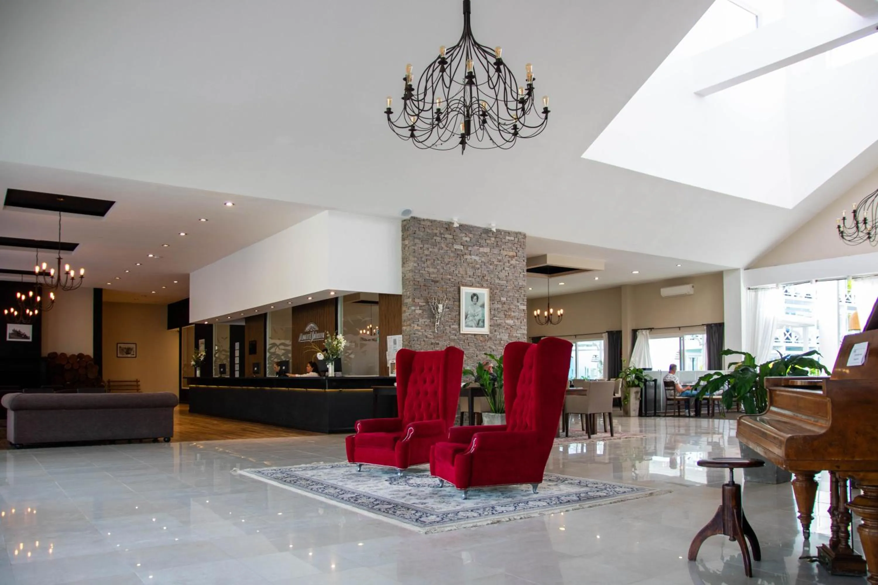 Lobby or reception in Howard Johnson Hotel & Convention Center Madariaga - Carilo