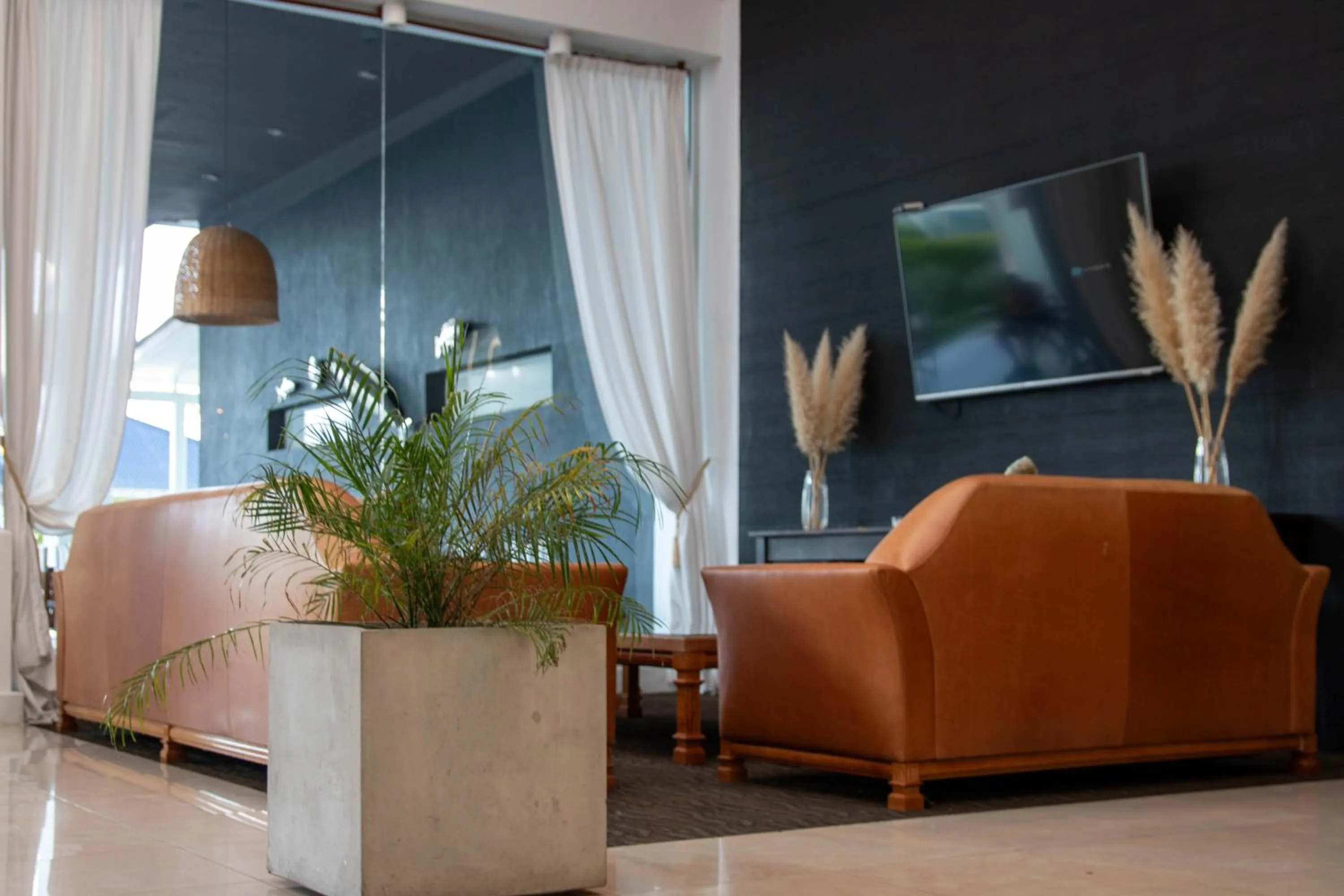 Living room in Howard Johnson Hotel & Convention Center Madariaga - Carilo