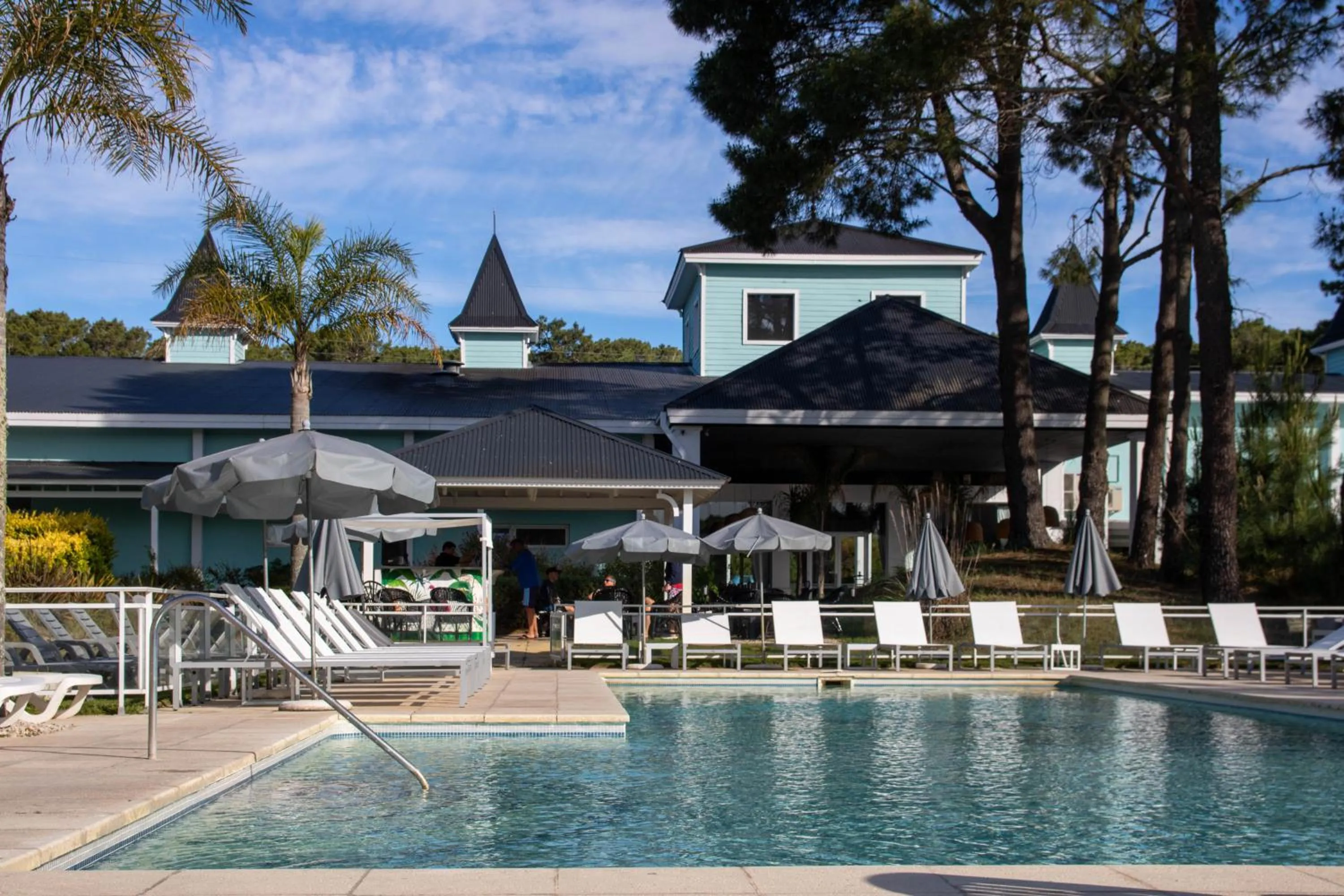 Day in Howard Johnson Hotel & Convention Center Madariaga - Carilo