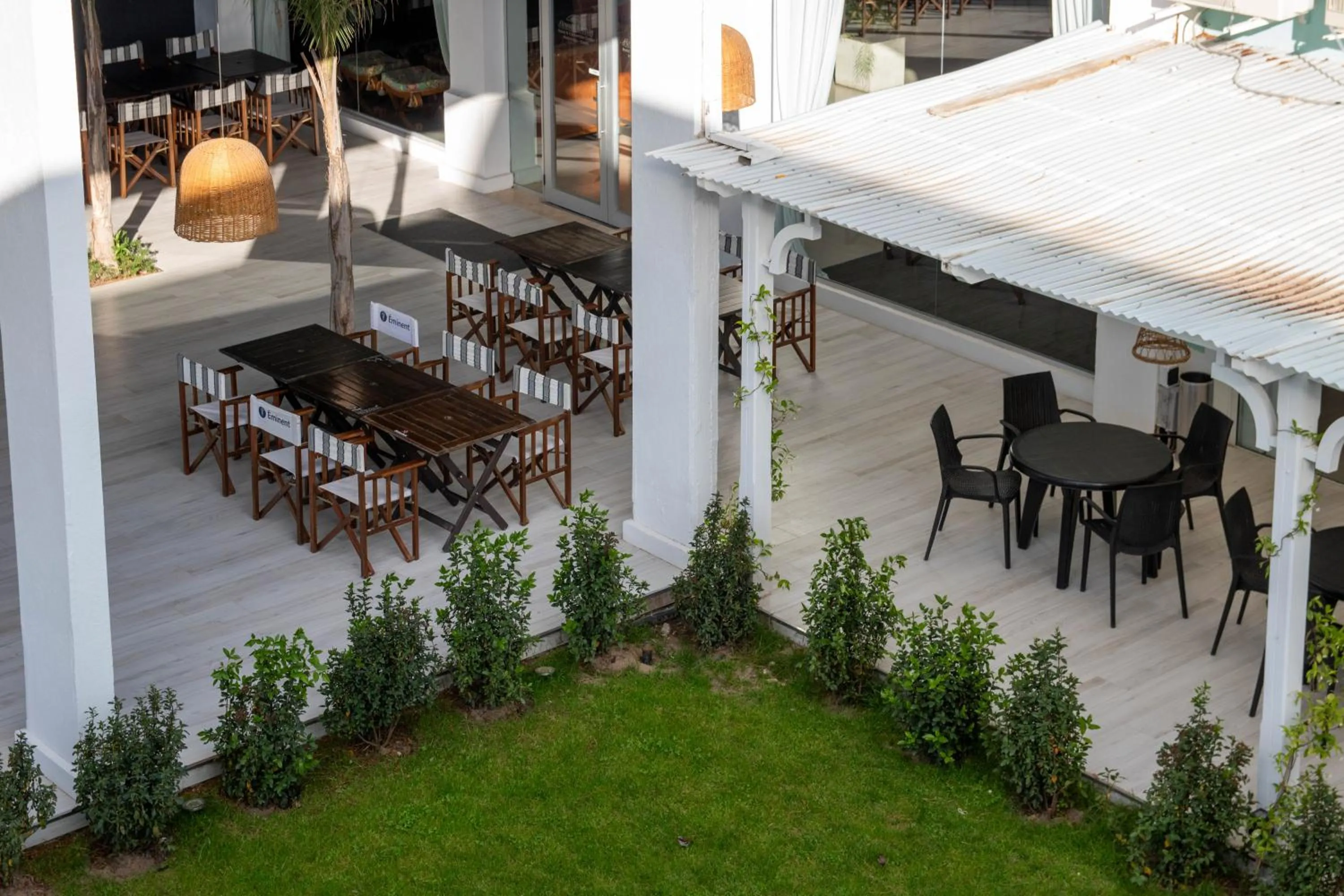 Patio in Howard Johnson Hotel & Convention Center Madariaga - Carilo