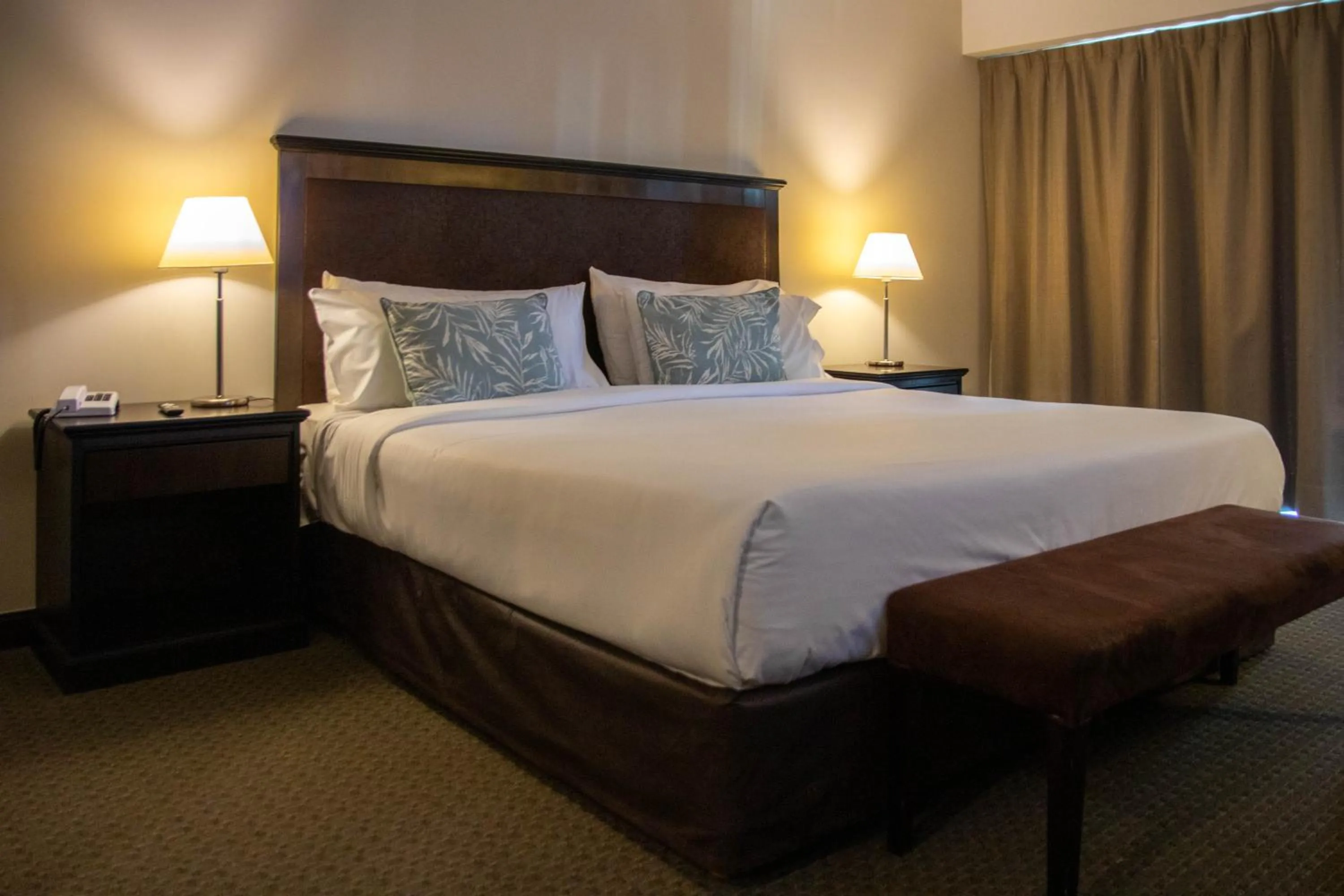 Bed in Howard Johnson Hotel & Convention Center Madariaga - Carilo