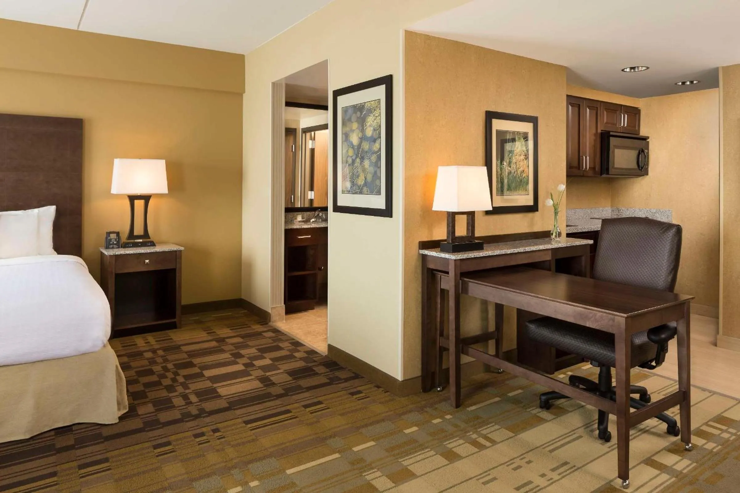 Bedroom, Bed in Homewood Suites by Hilton Coralville - Iowa River Landing