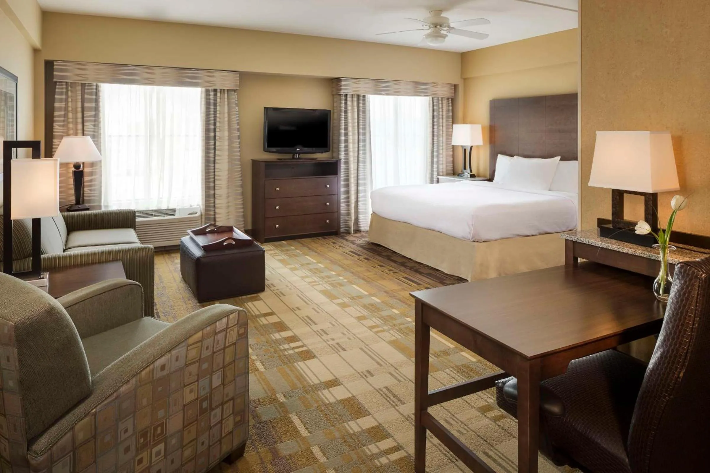 Bedroom, Bed in Homewood Suites by Hilton Coralville - Iowa River Landing