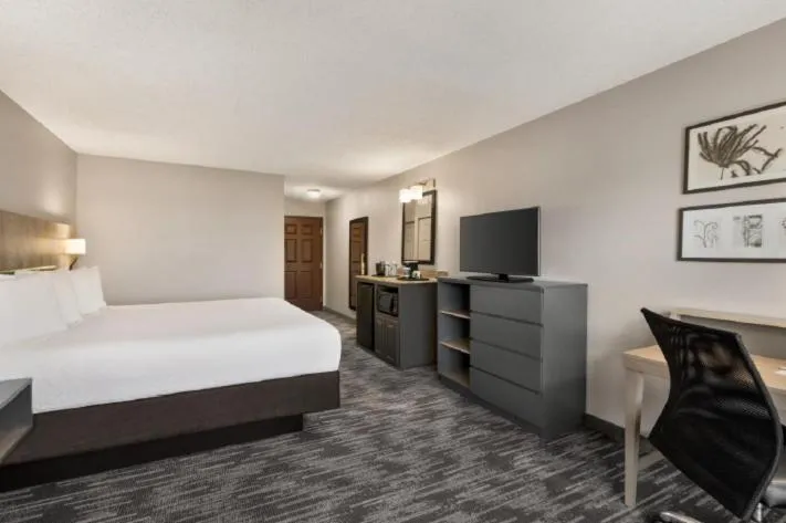 Bed in Country Inn & Suites by Radisson, Boise West - Meridian