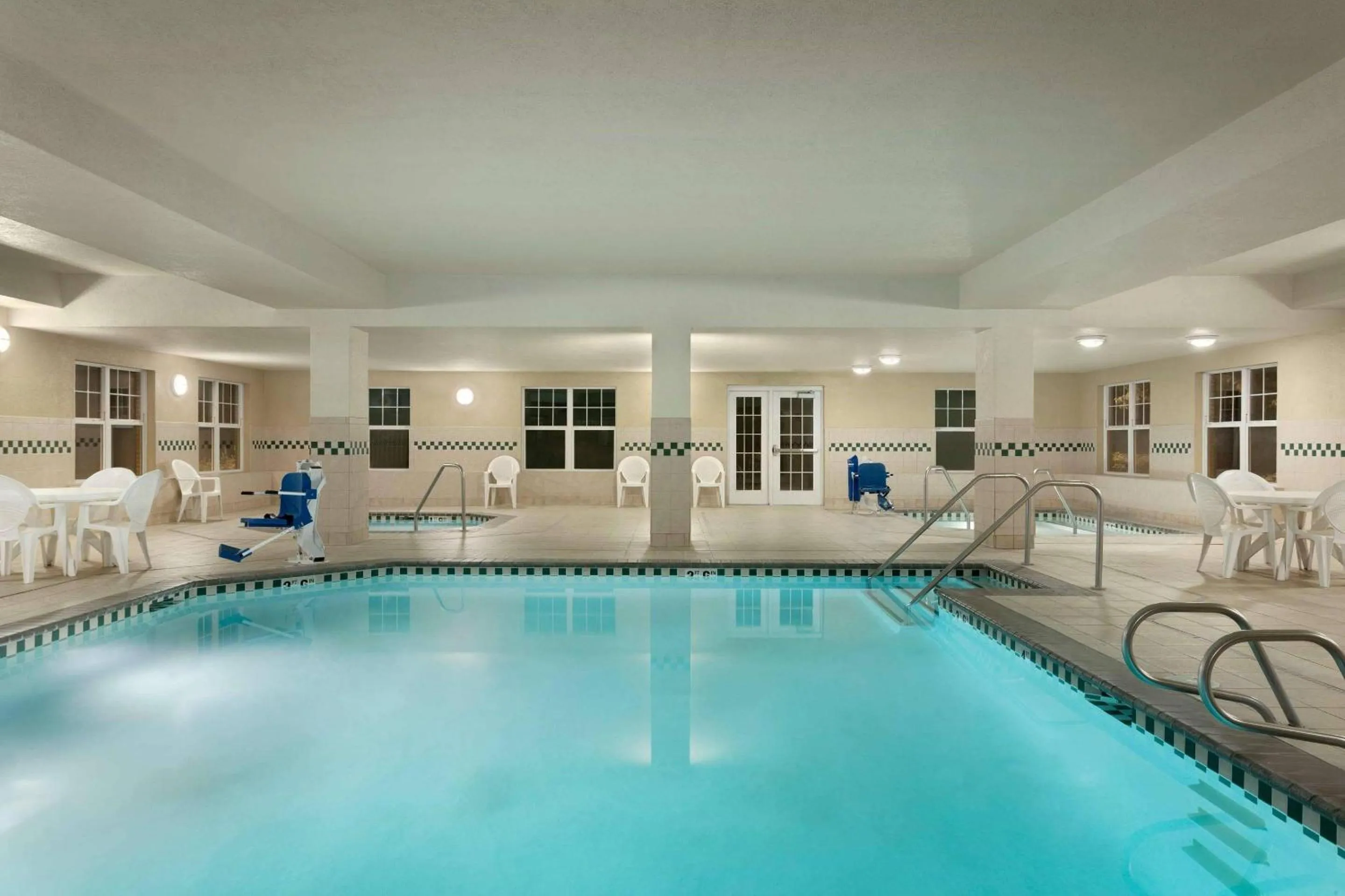 Swimming pool in Country Inn & Suites by Radisson, Boise West - Meridian