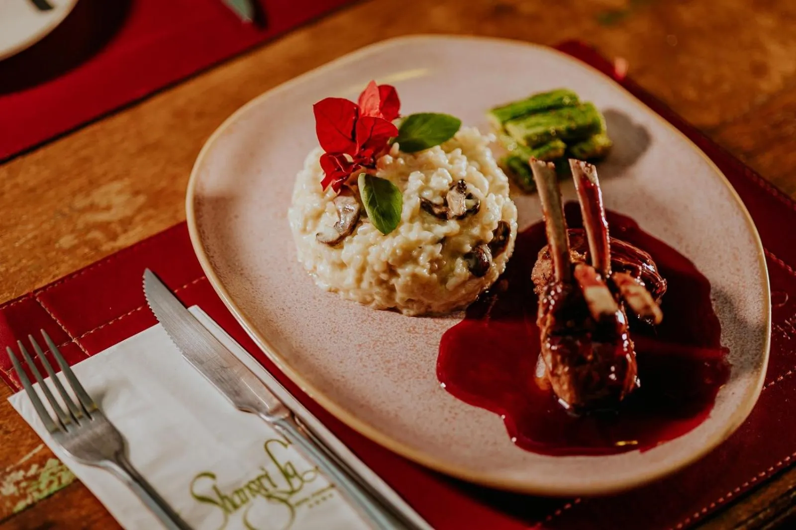 Restaurant/places to eat in Hotel Pousada Shangri-la