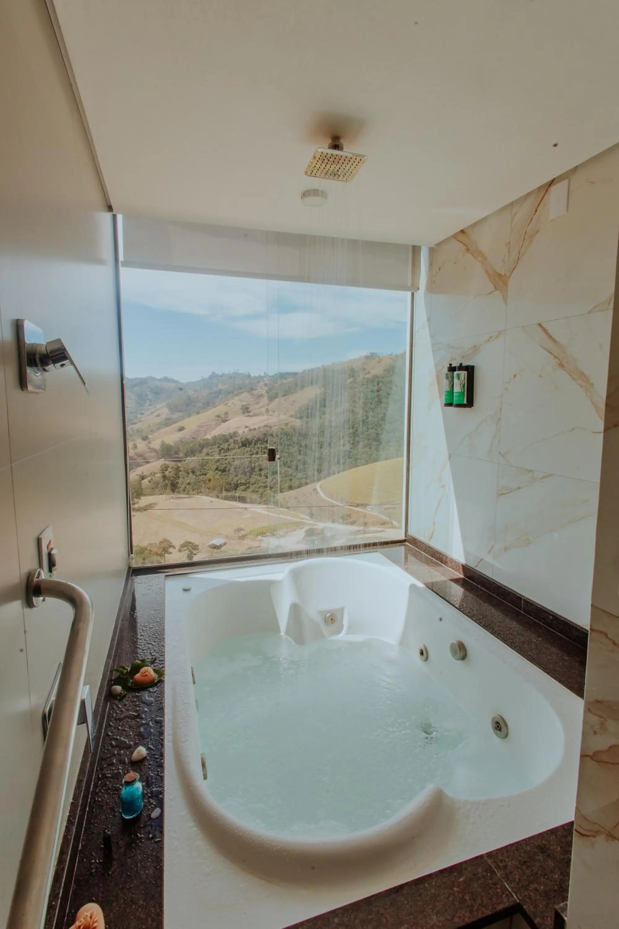 Shower in Hotel Pousada Shangri-la