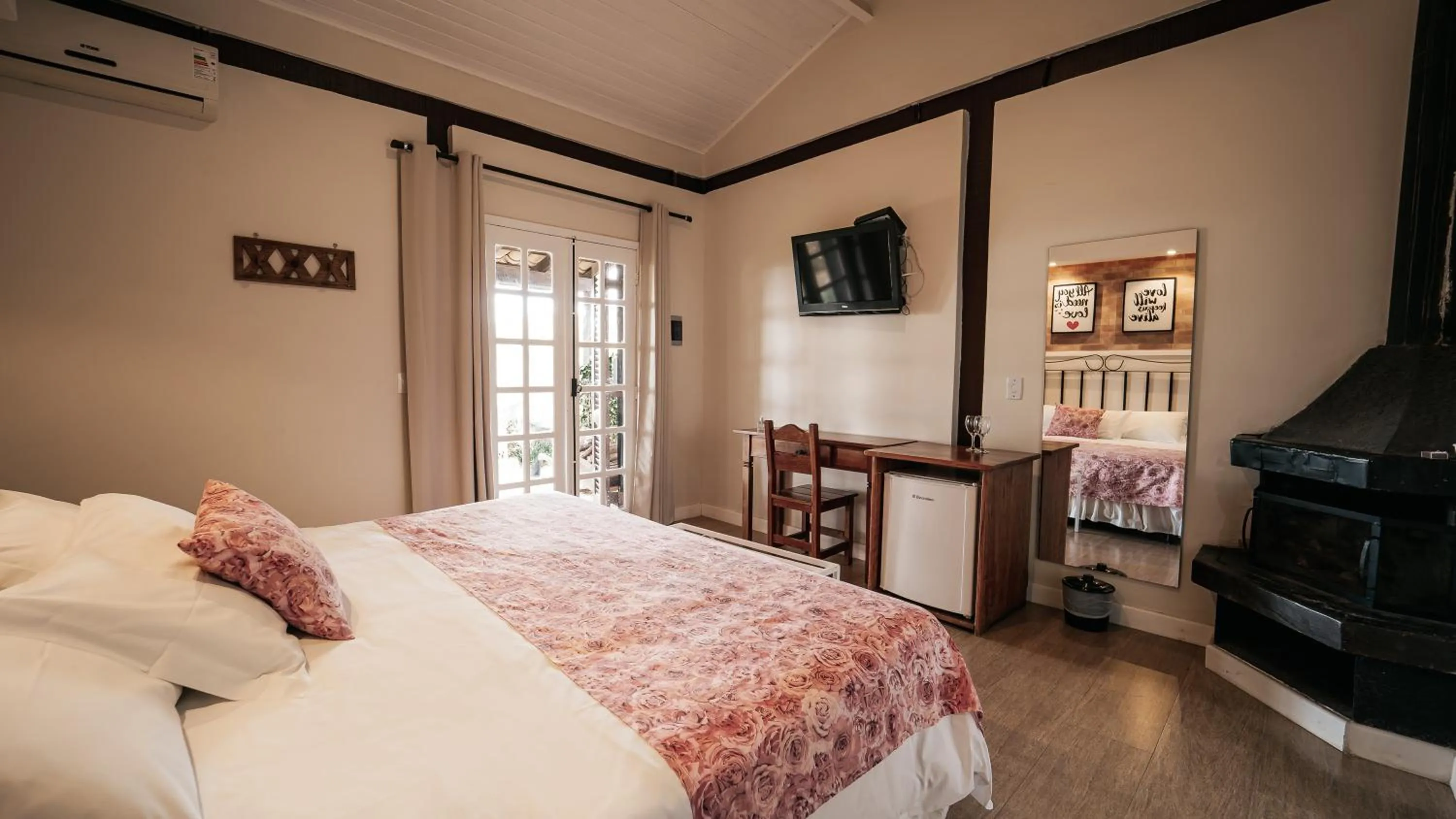 Bed in Hotel Pousada Shangri-la