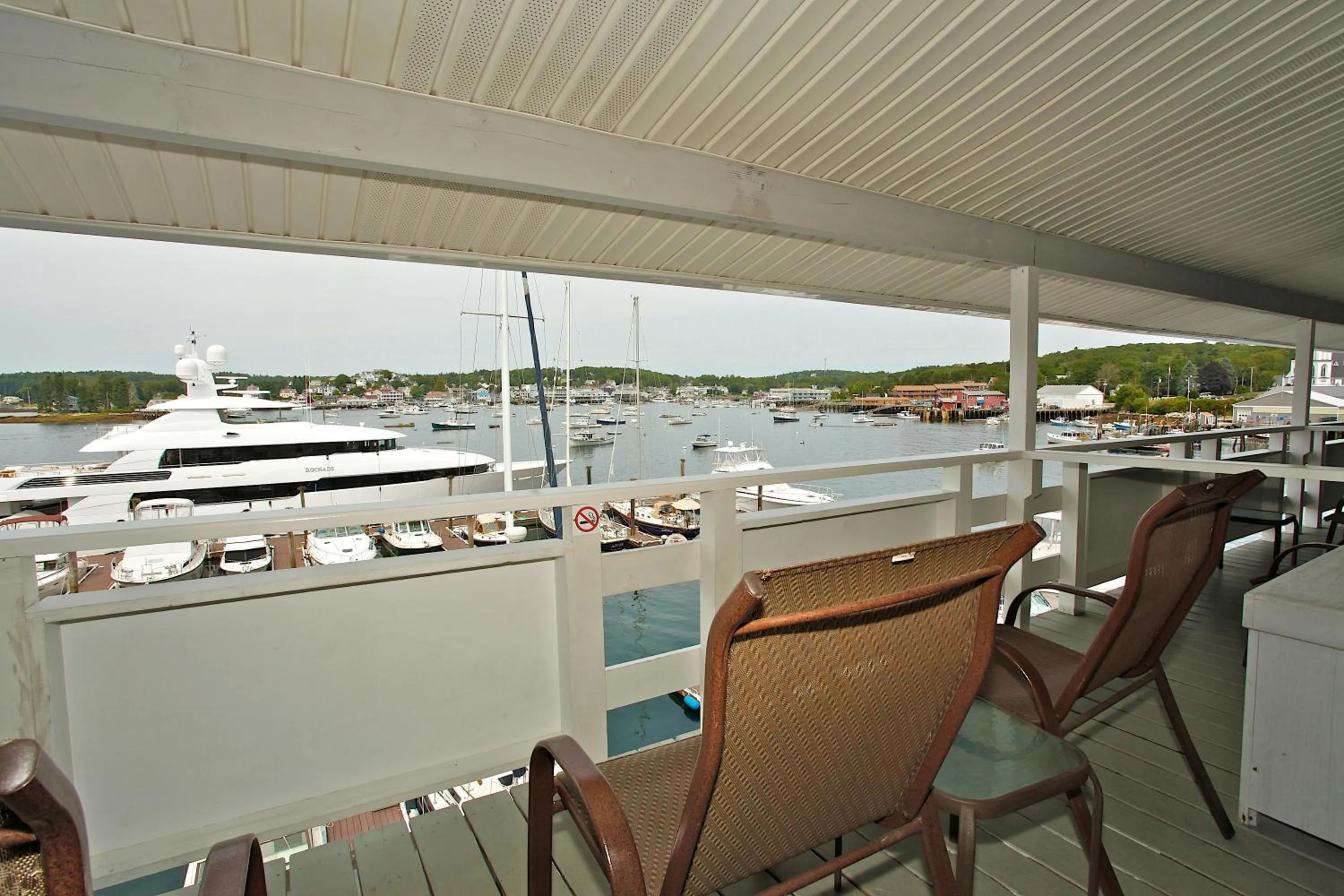 Sea view in Browns Wharf Inn