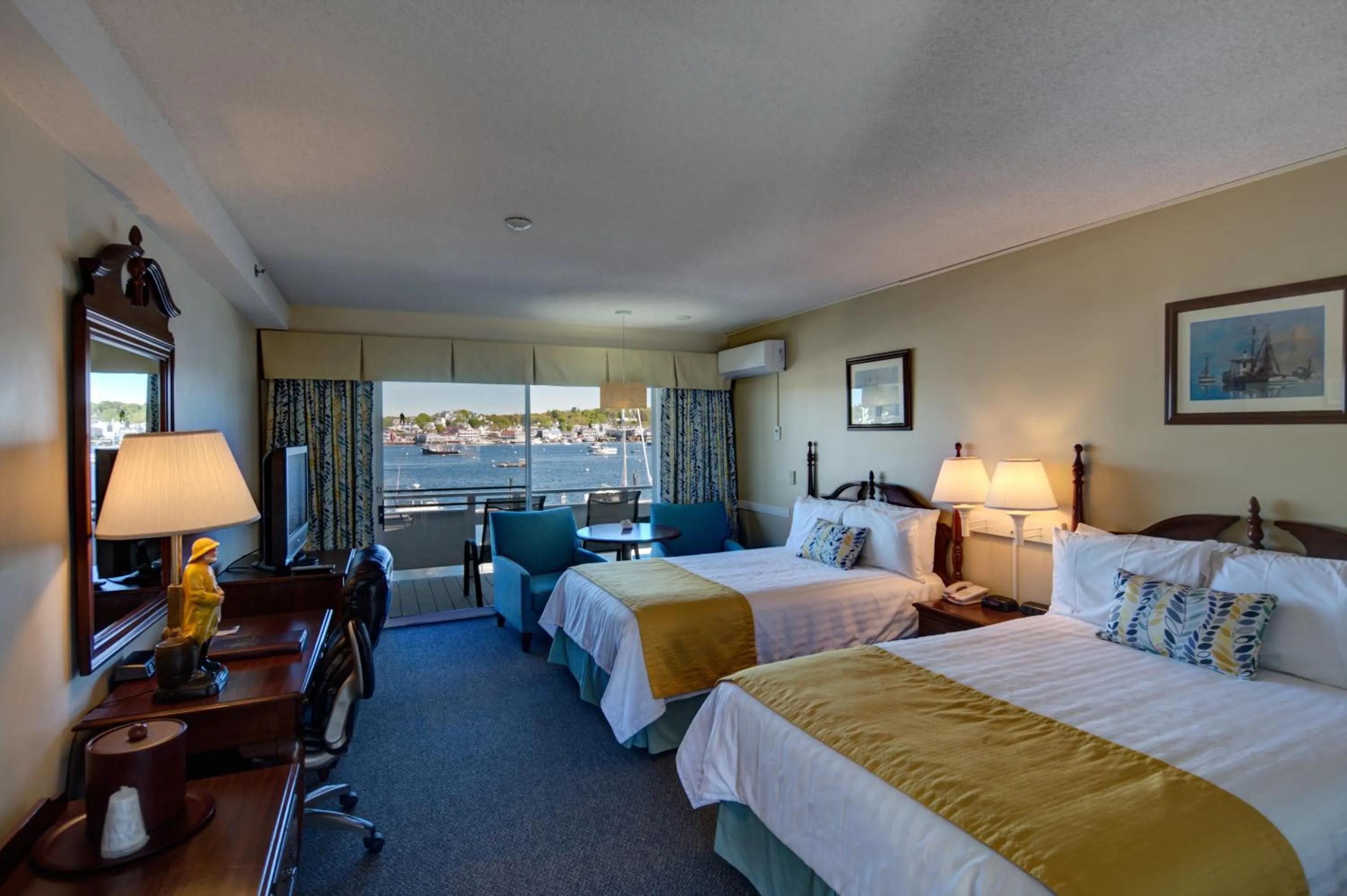 Bed in Browns Wharf Inn