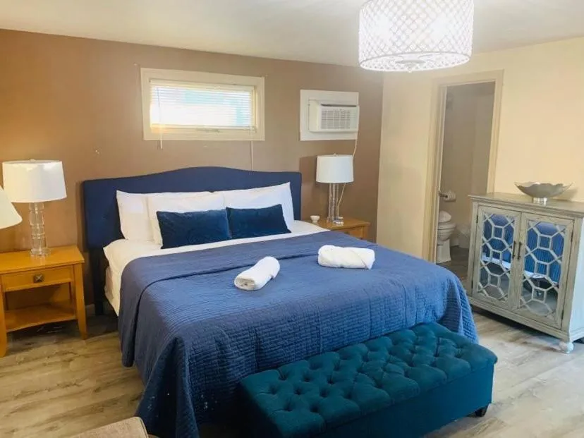 Bed in Starlight Lodge at Rockport Harbor