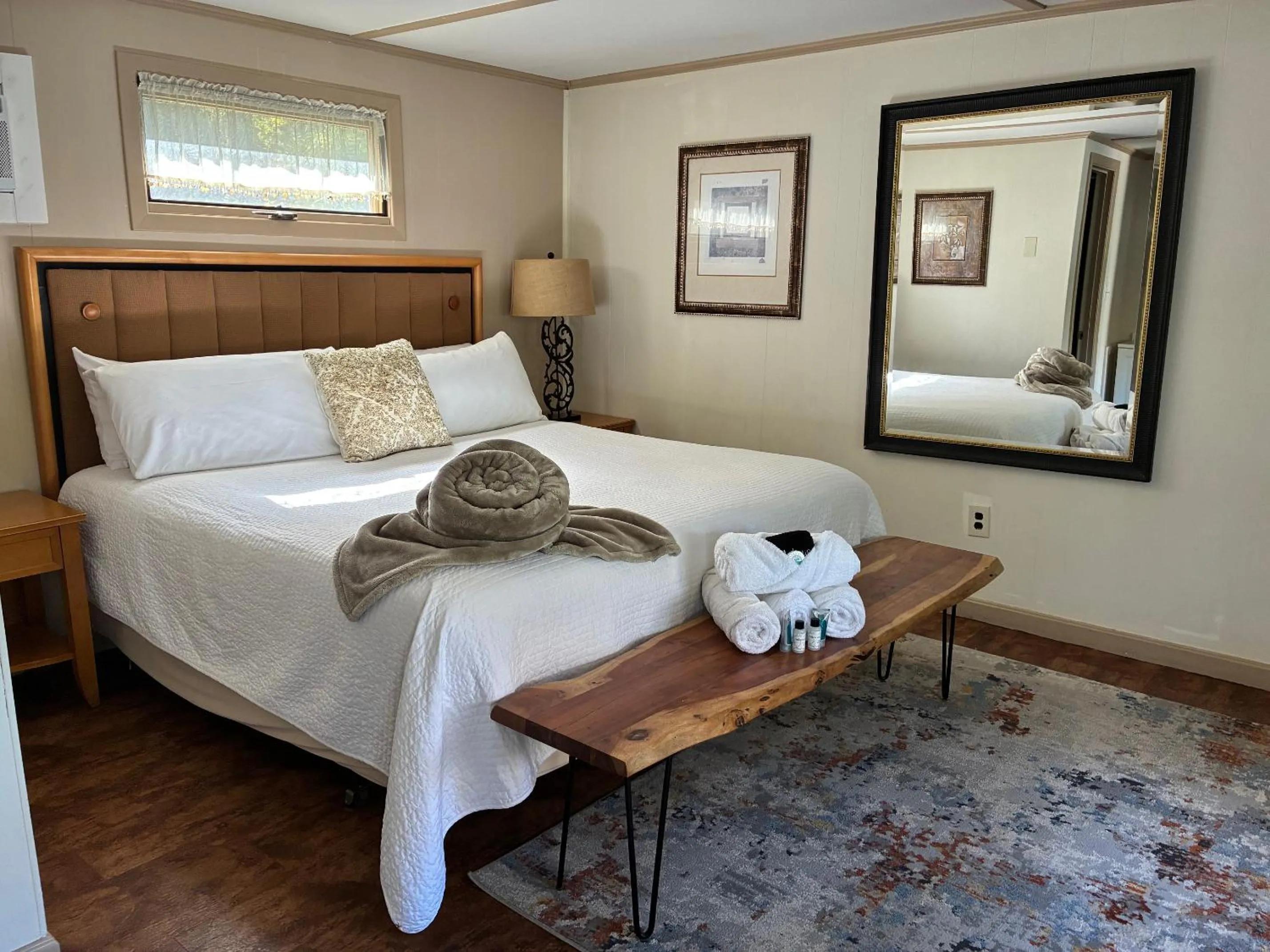 Bed in Starlight Lodge at Rockport Harbor