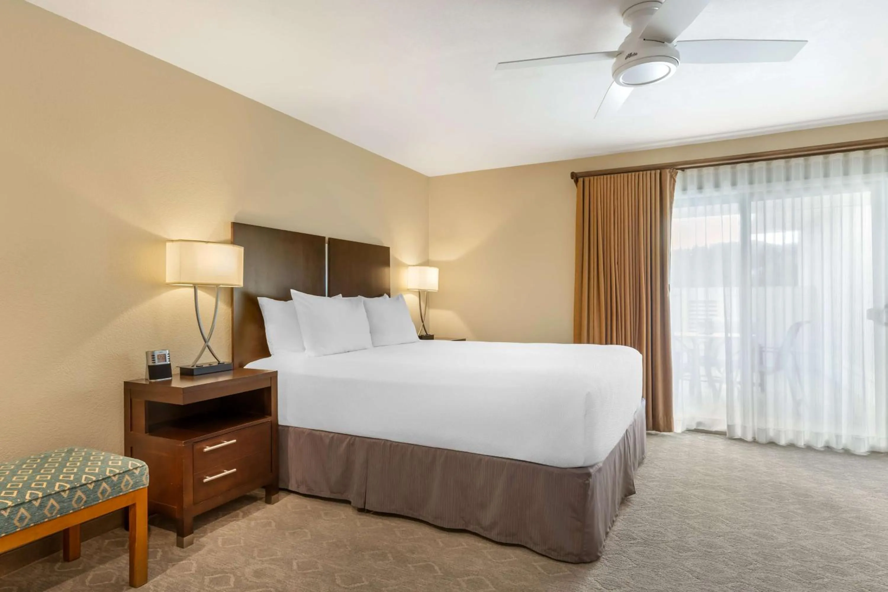 Bedroom, Bed in Best Western Plus Monterey Inn