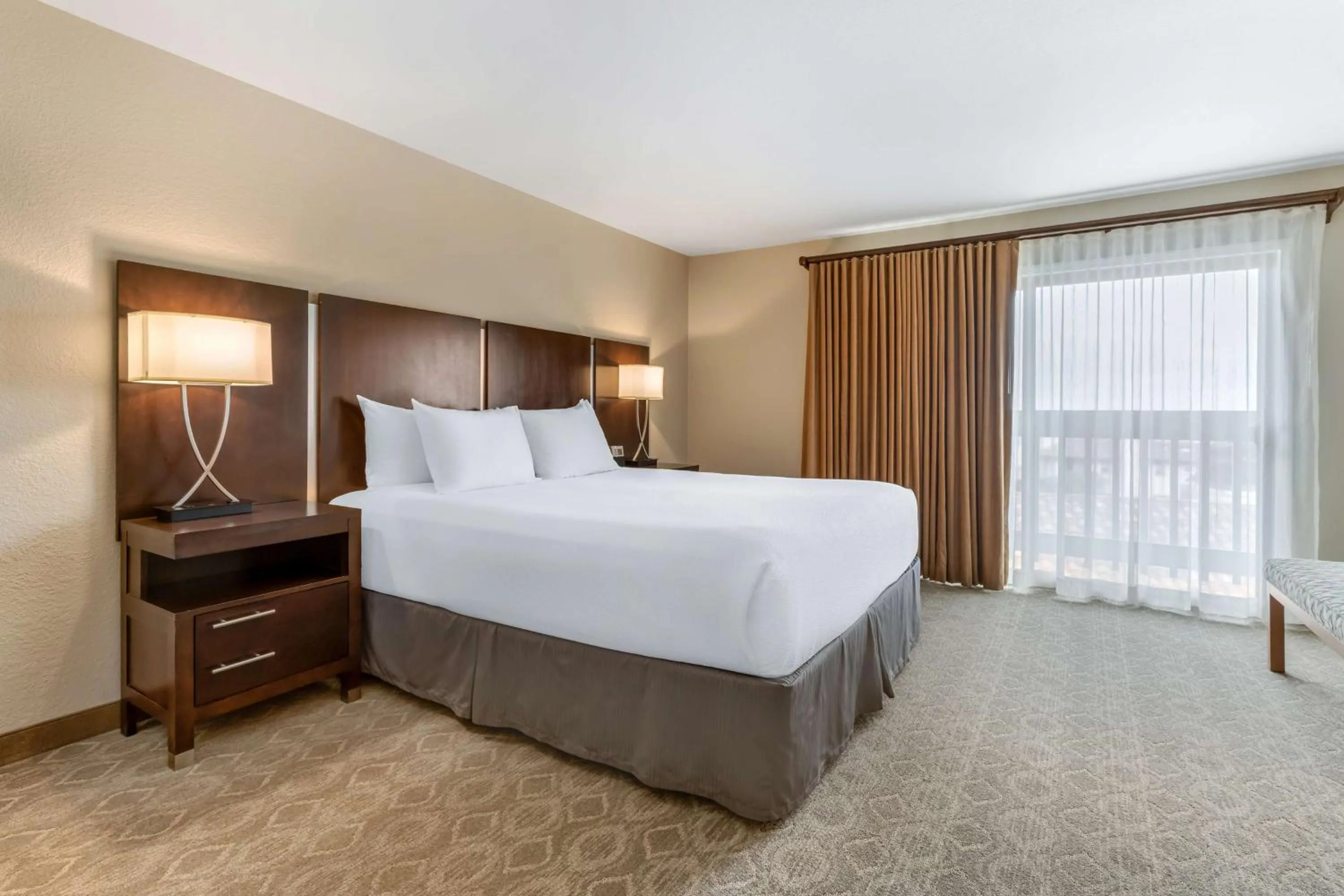 Bedroom, Bed in Best Western Plus Monterey Inn