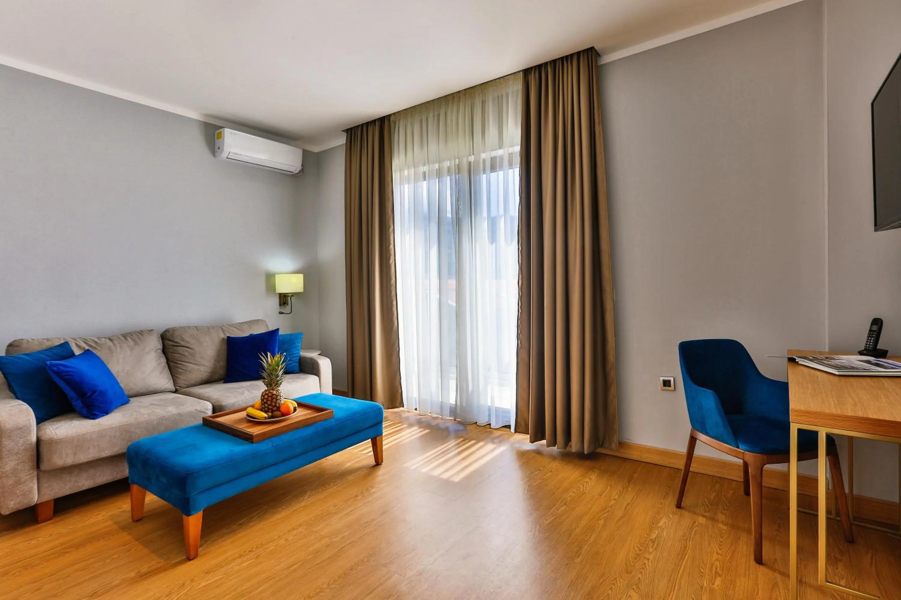 Living room in Hotel Lusso Mare by Aycon