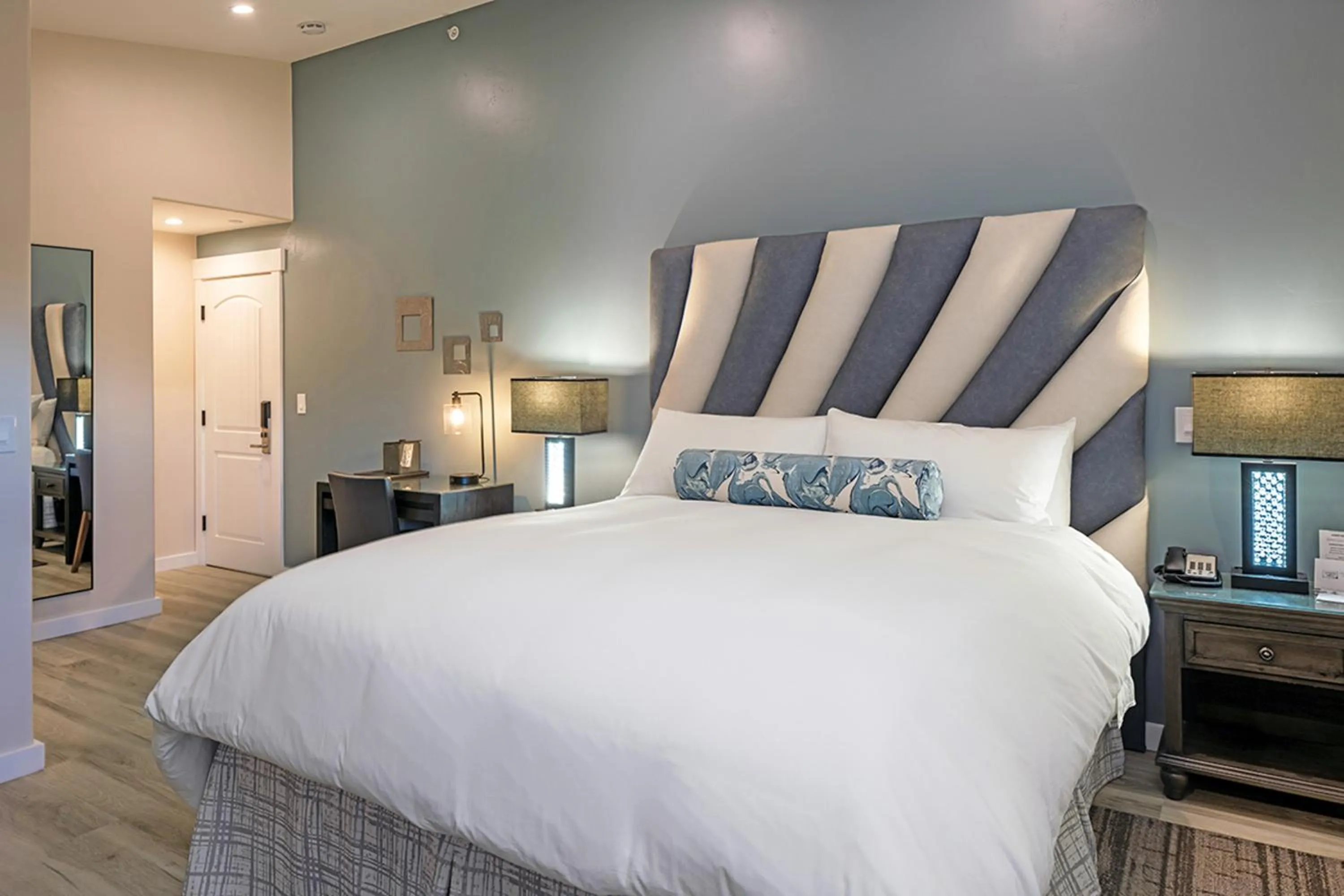 Bed in Cypress Inn on Miramar Beach