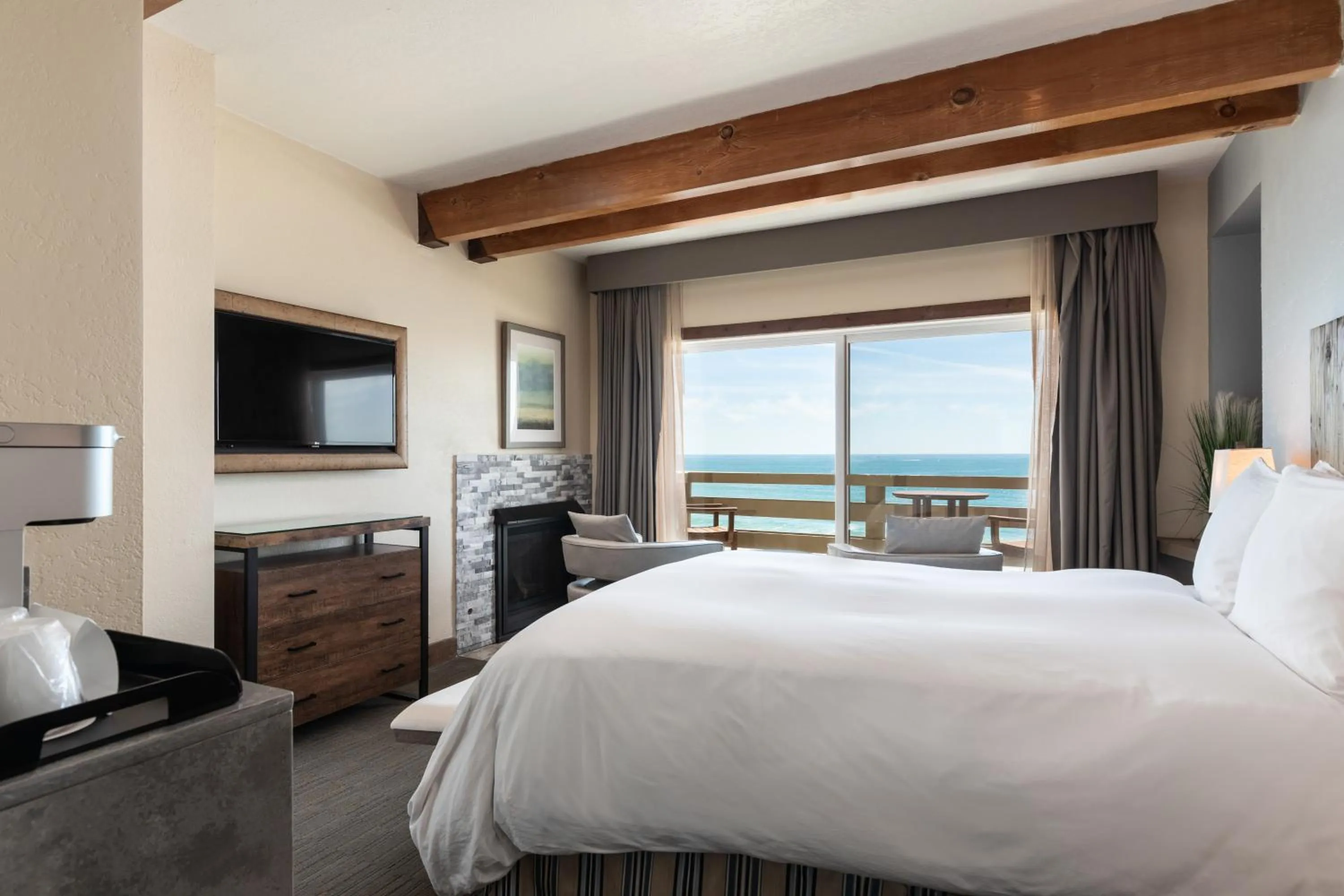 Bed in Cypress Inn on Miramar Beach