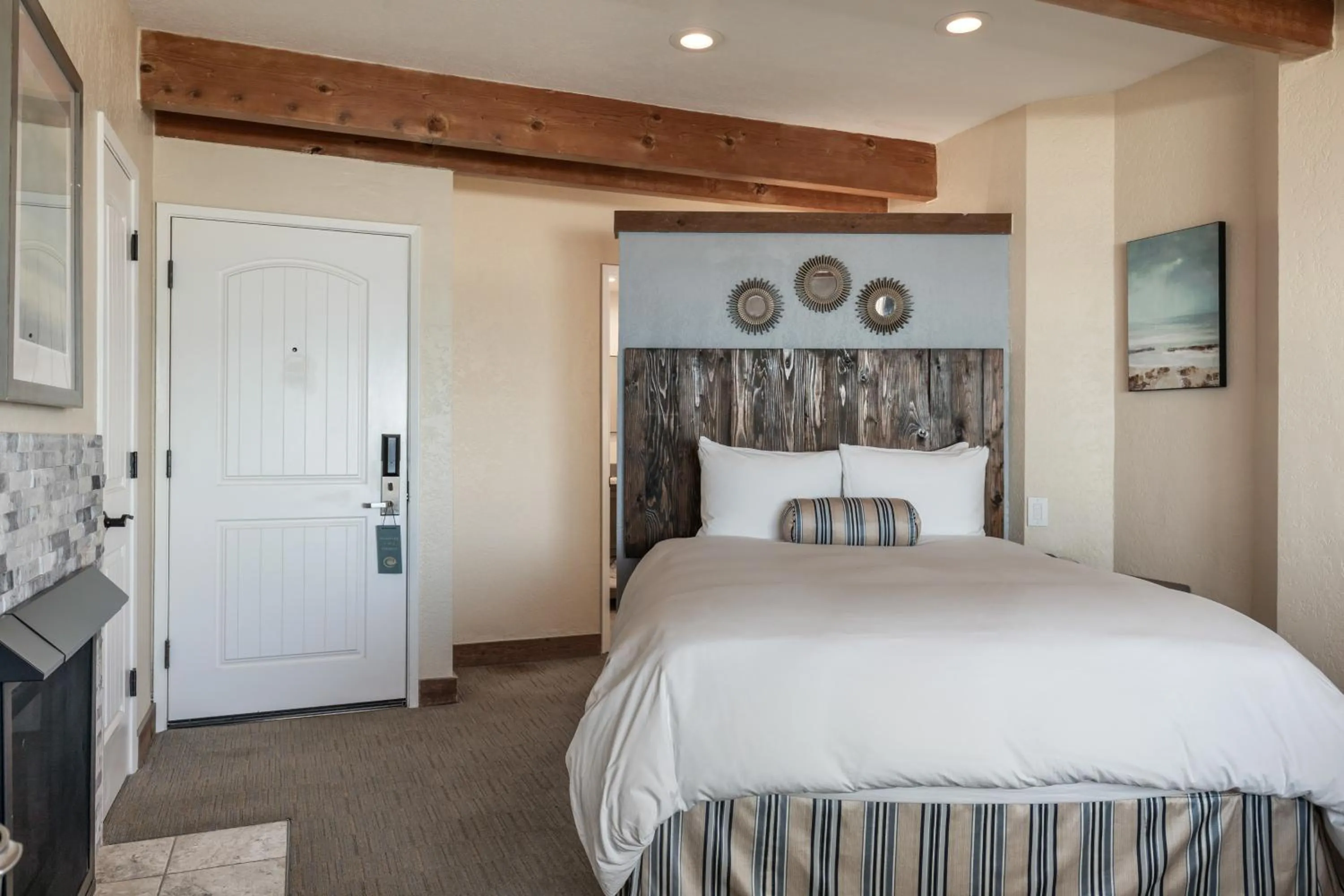 Bed in Cypress Inn on Miramar Beach