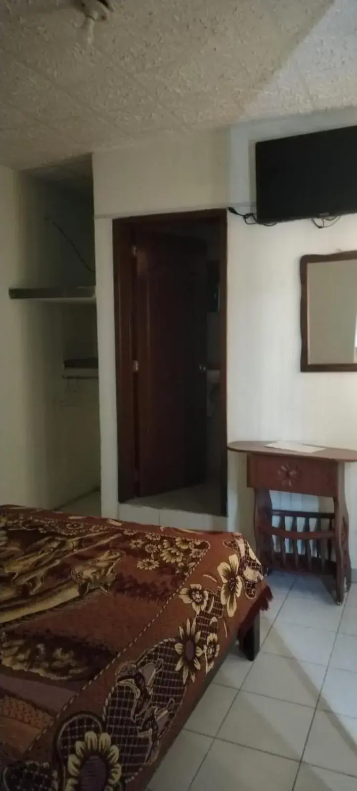 Double Room in HOTEL MONTALVO Double Room in HOTEL MONTALVO