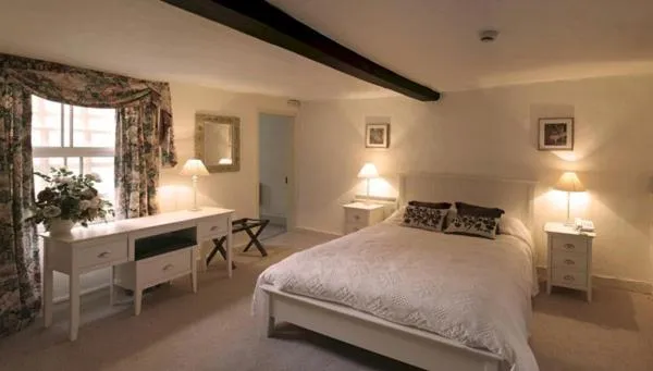 Bedroom, Bed in Bath Place Hotel