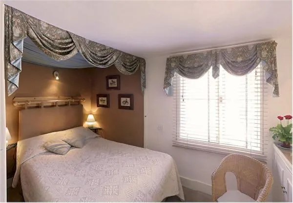 Bed in Bath Place Hotel