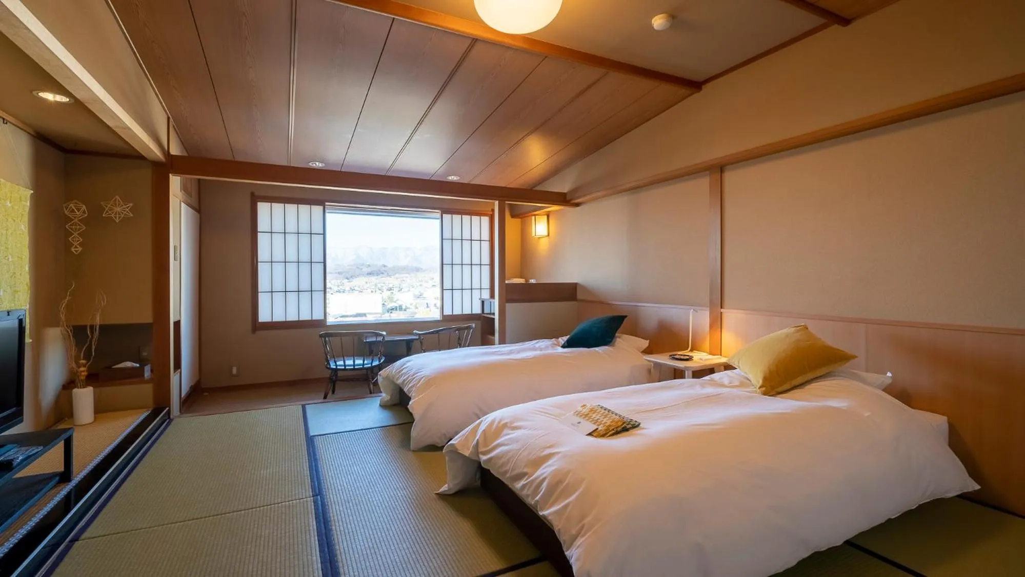 Photo of the whole room, Bed in onsen hotel OMOTO