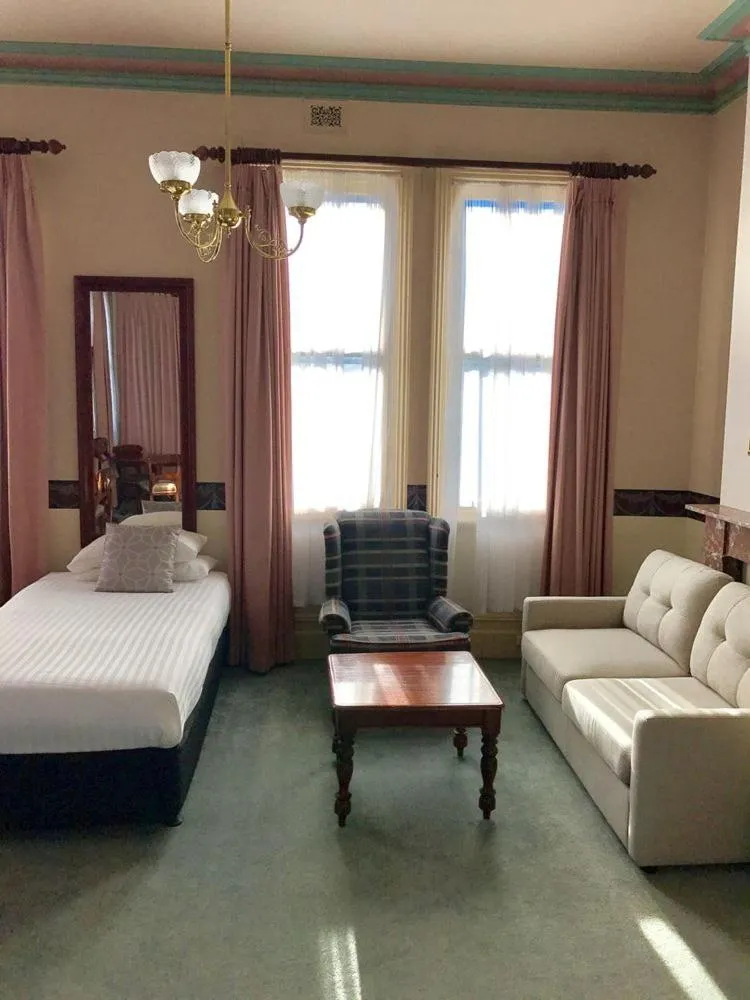 Bed in The Hotel Shamrock