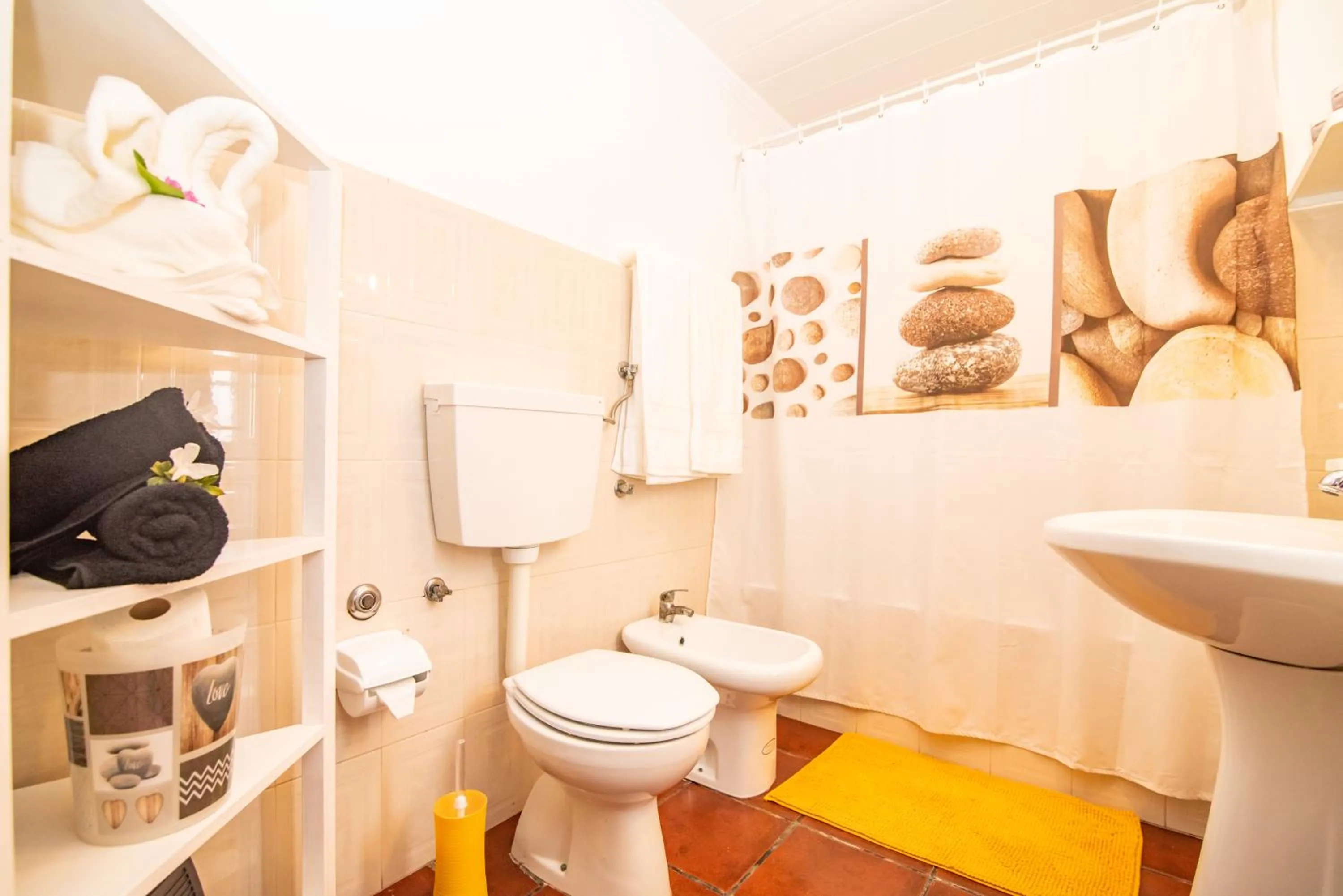 Bathroom in CASA INTI / INTI HOUSE FURNAS