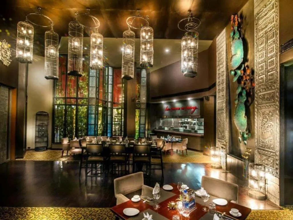 Restaurant/places to eat, Lounge/Bar in Clarion Hotel President Chennai