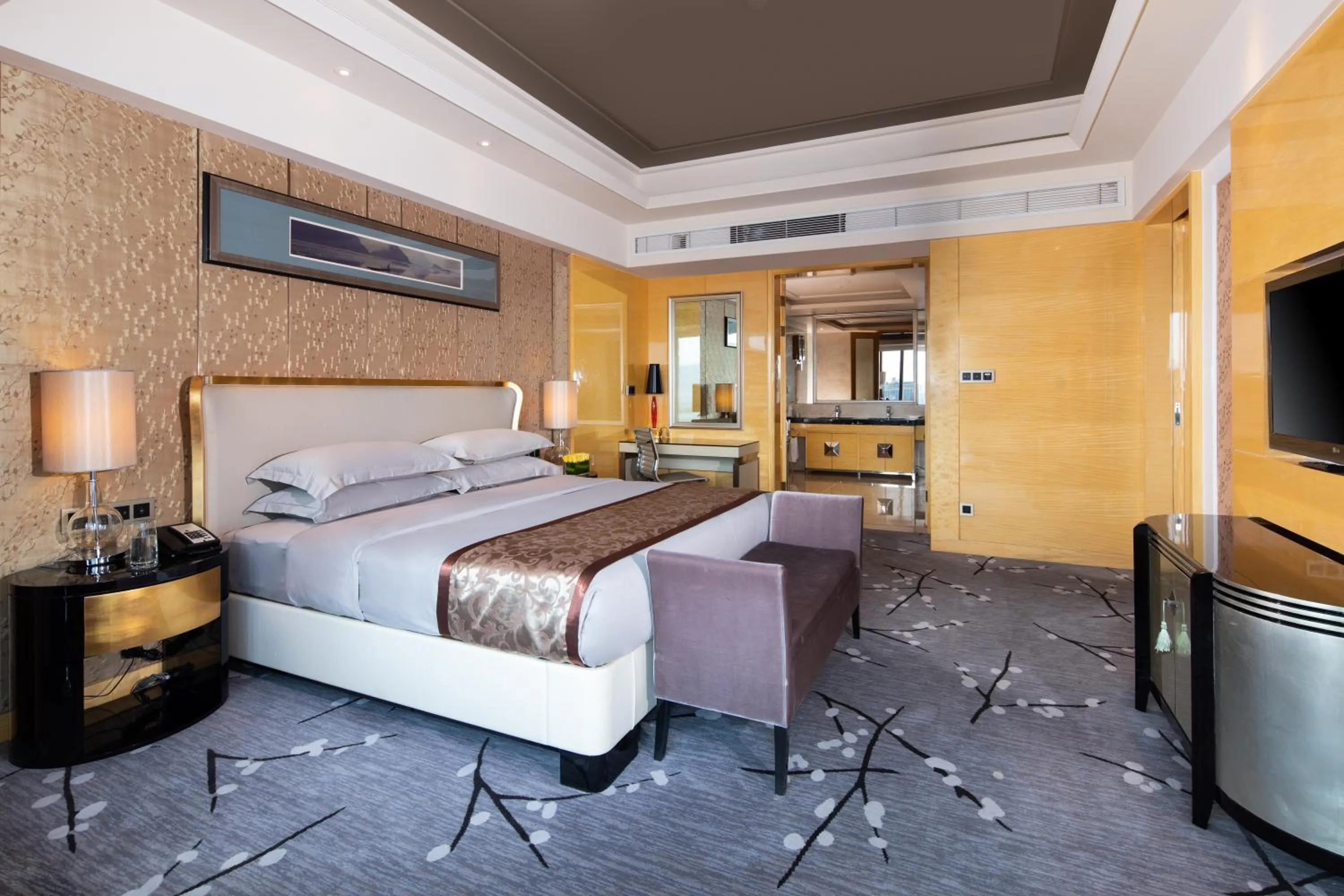 Bed in Wyndham Grand Plaza Royale Colorful Yunnan