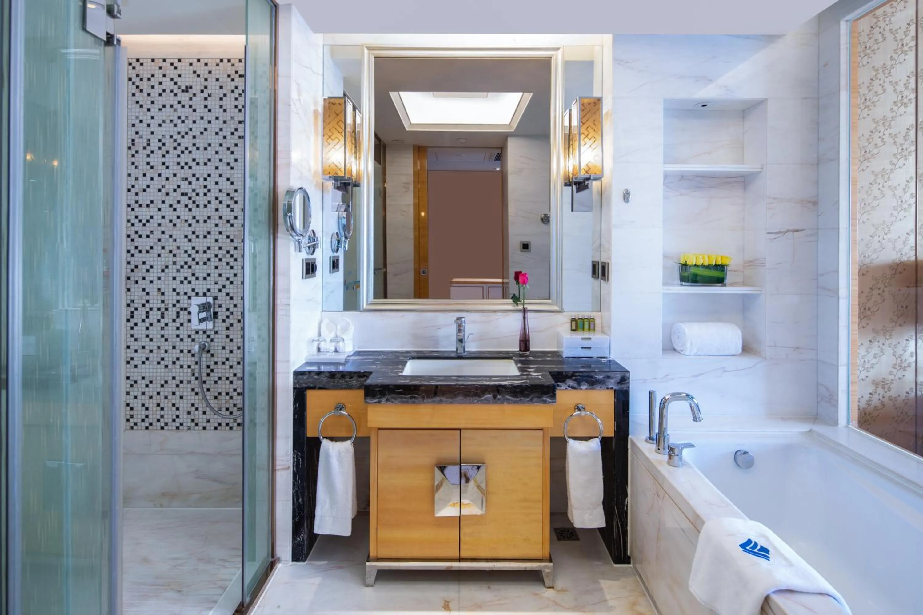 Bathroom in Wyndham Grand Plaza Royale Colorful Yunnan