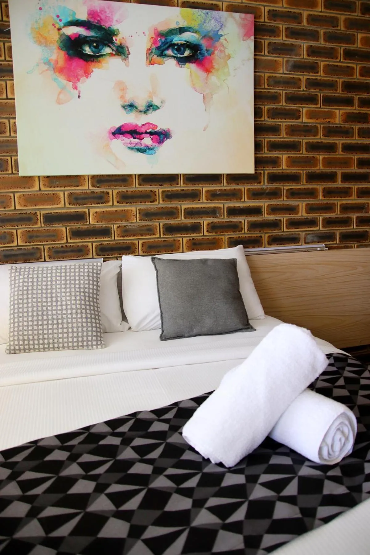 Bed in Squatters Homestead Motel