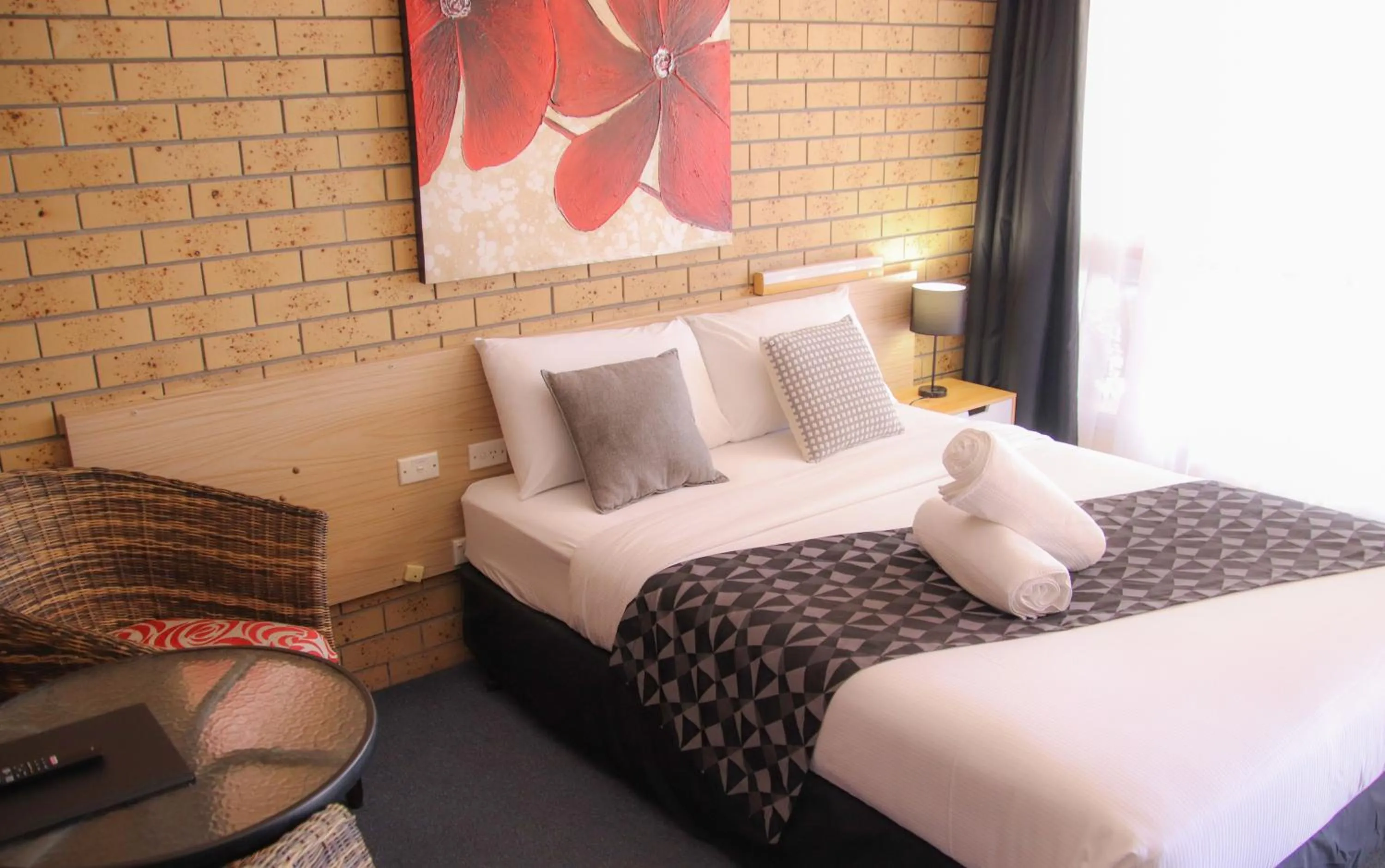 Bed in Squatters Homestead Motel