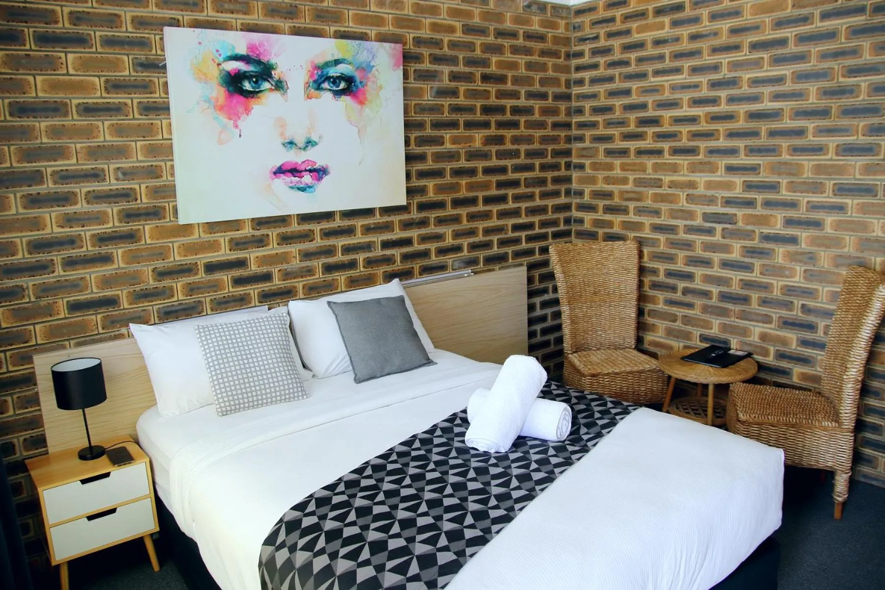 Bedroom, Bed in Squatters Homestead Motel