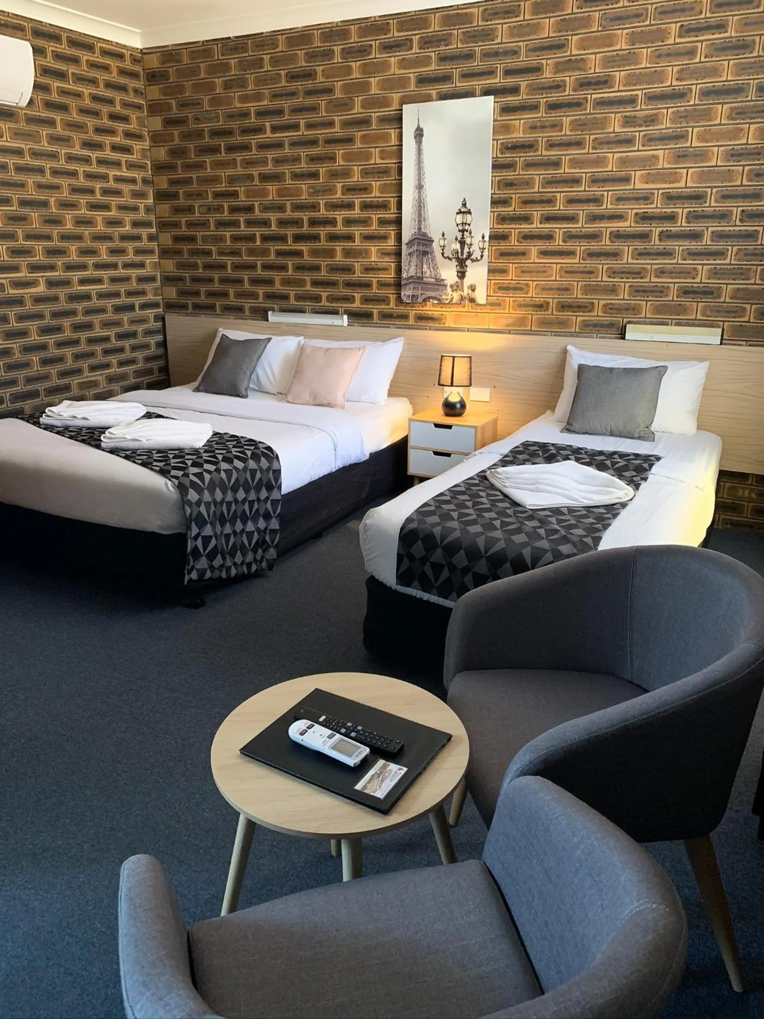 Bed in Squatters Homestead Motel