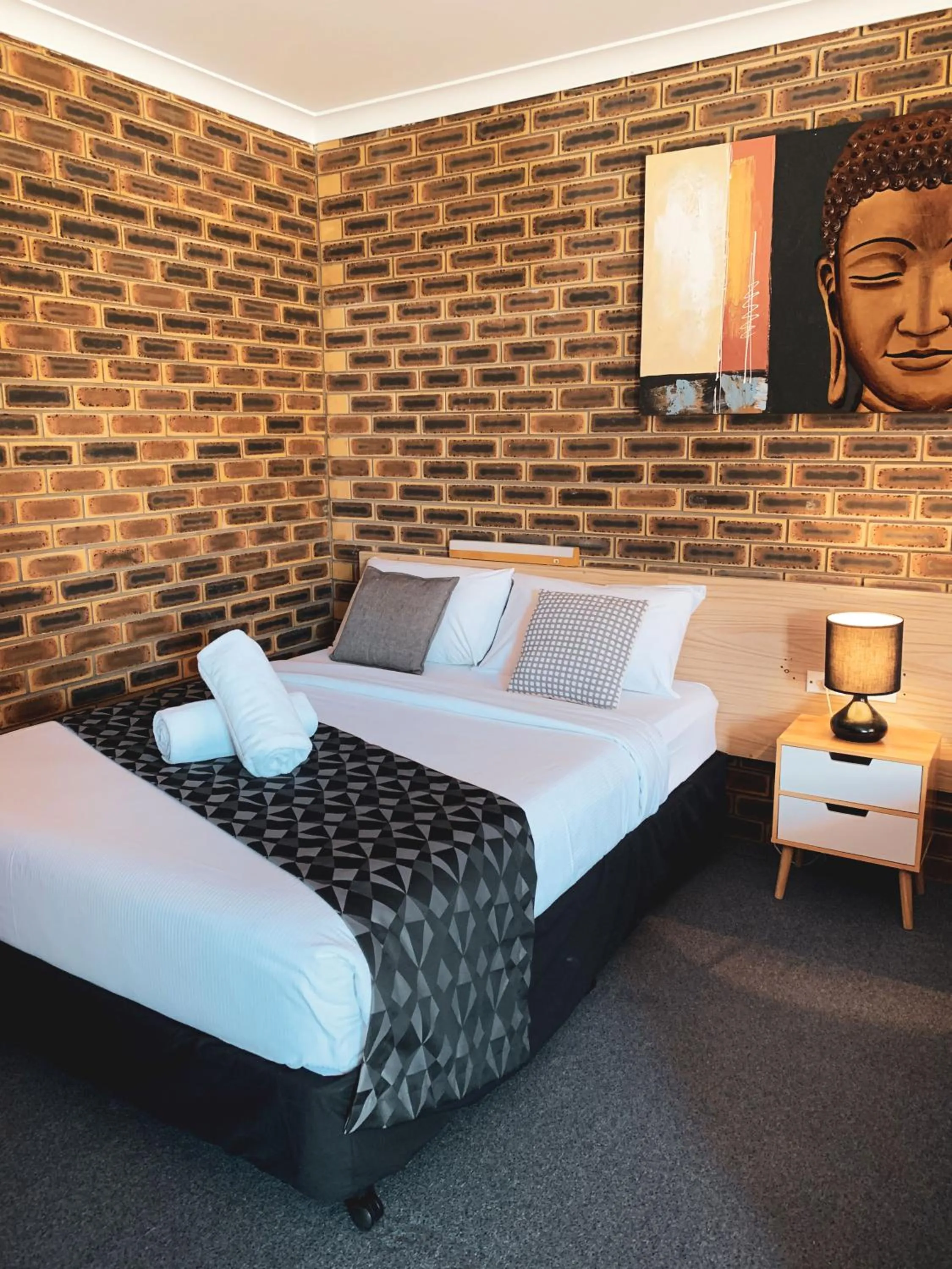 Bed in Squatters Homestead Motel