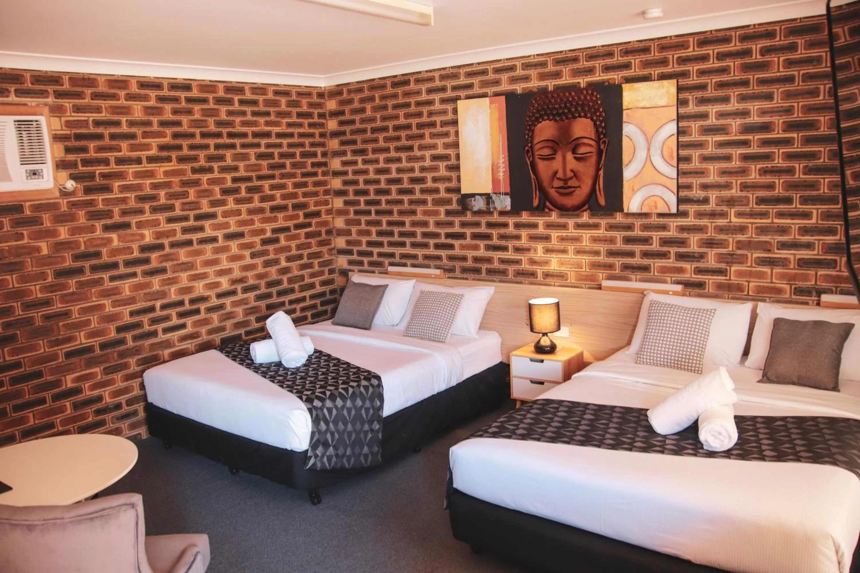 Bed in Squatters Homestead Motel